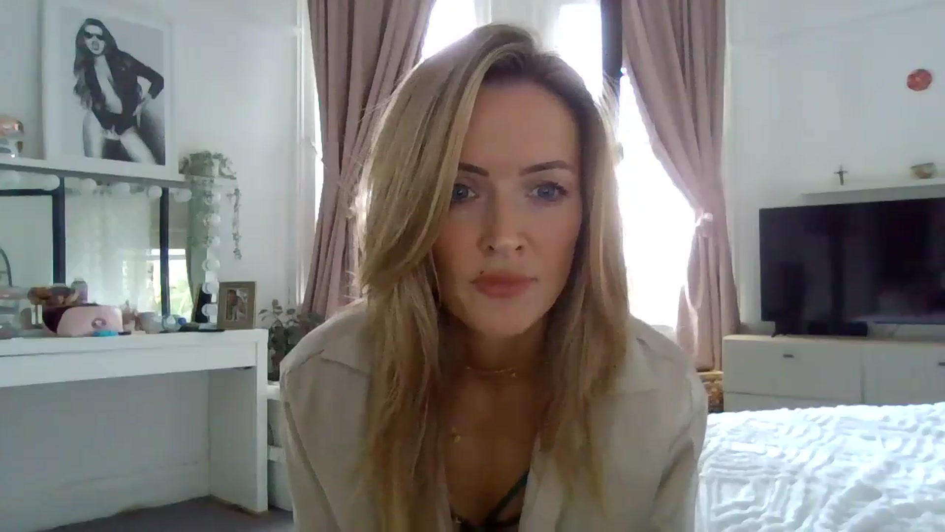 Gallery image thumbnail from Courtney's myfreecams stream on, 02/14/2024, 12:14 image 7 of 20