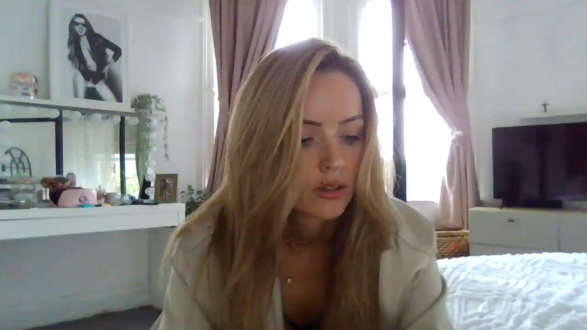 Gallery image thumbnail from Courtney's myfreecams stream on, 02/14/2024, 12:14 image 1 of 20