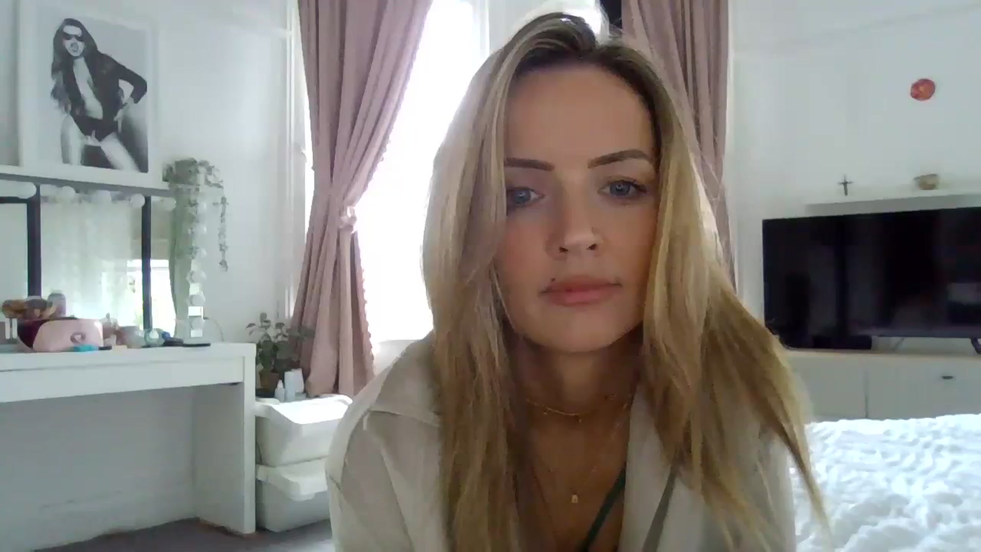 Gallery image thumbnail from Courtney's myfreecams stream on, 02/14/2024, 12:14 image 18 of 20