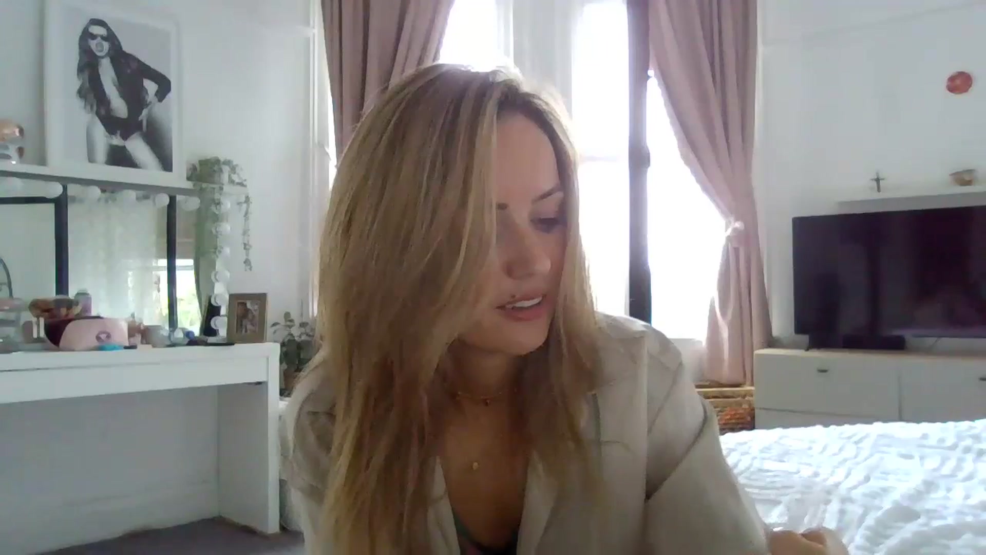 Gallery image thumbnail from Courtney's myfreecams stream on, 02/14/2024, 12:14 image 6 of 20