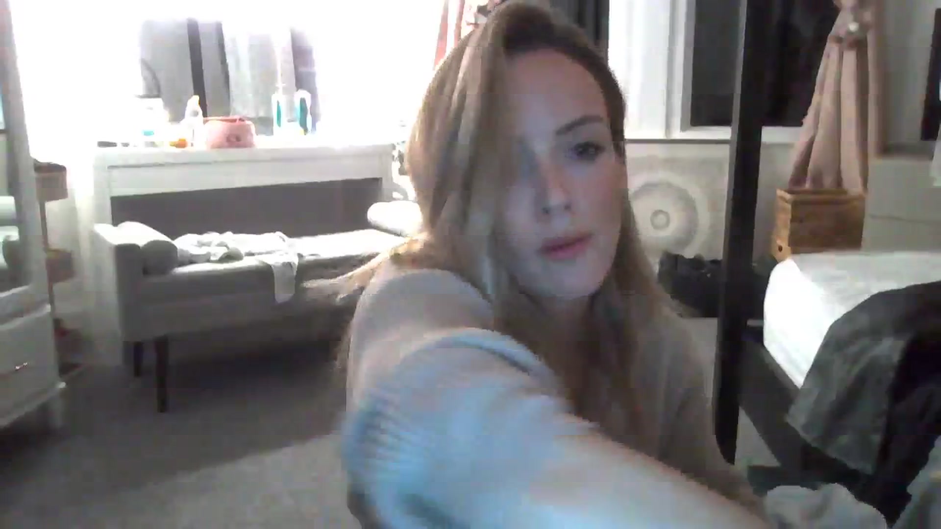 Gallery image thumbnail from Courtney's myfreecams stream on, 02/24/2024, 19:21 image 19 of 20