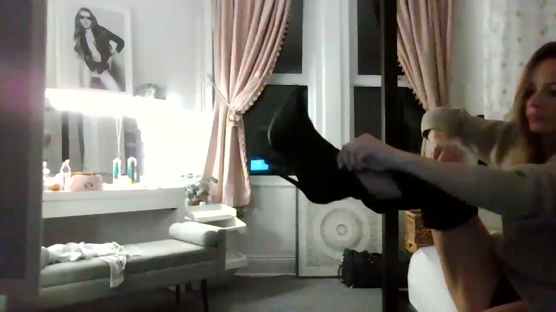 Gallery image thumbnail from Courtney's myfreecams stream on, 02/24/2024, 19:21 image 1 of 20