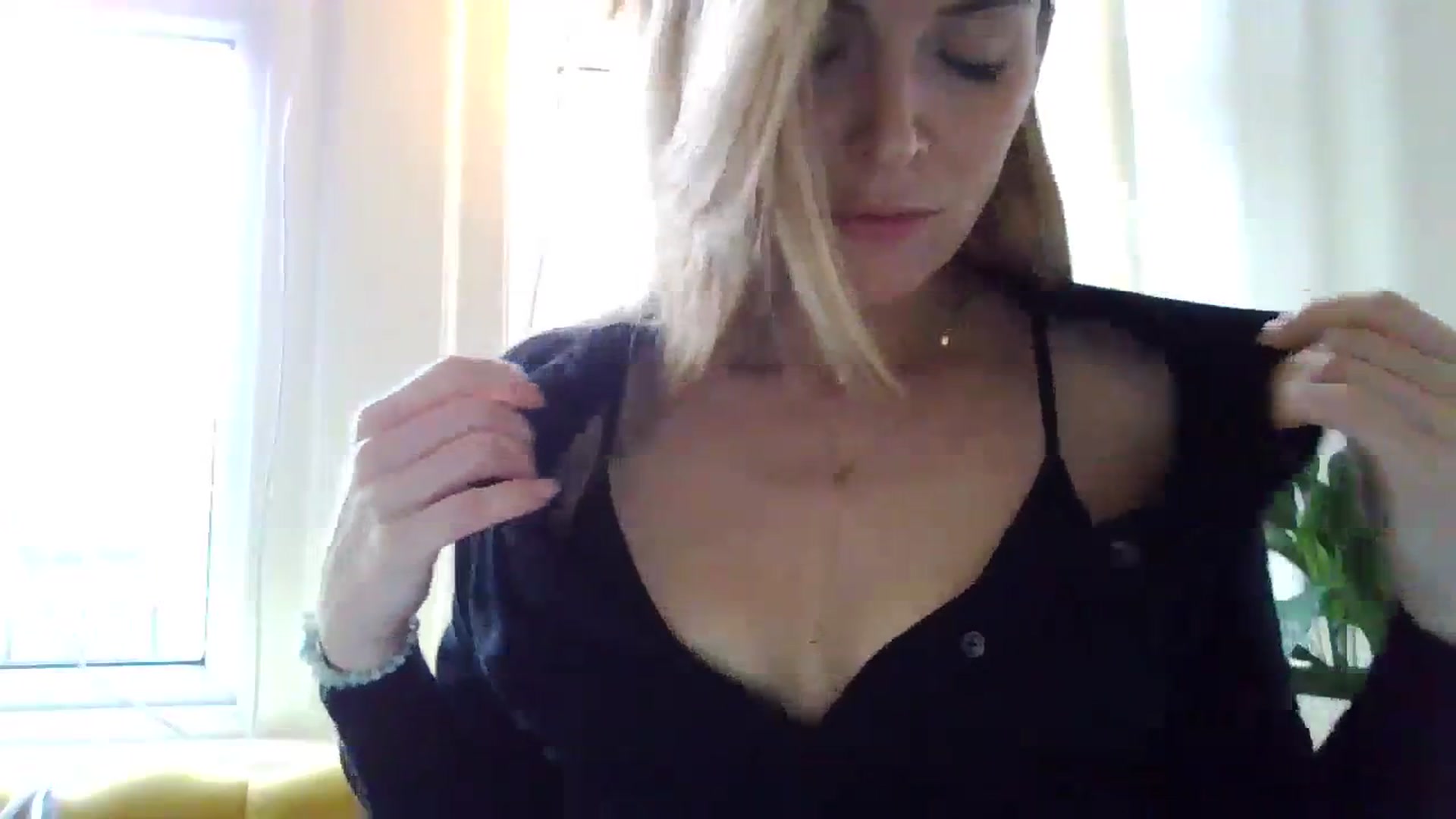 Gallery image thumbnail from Courtney's myfreecams stream on, 03/26/2024, 16:25 image 14 of 20