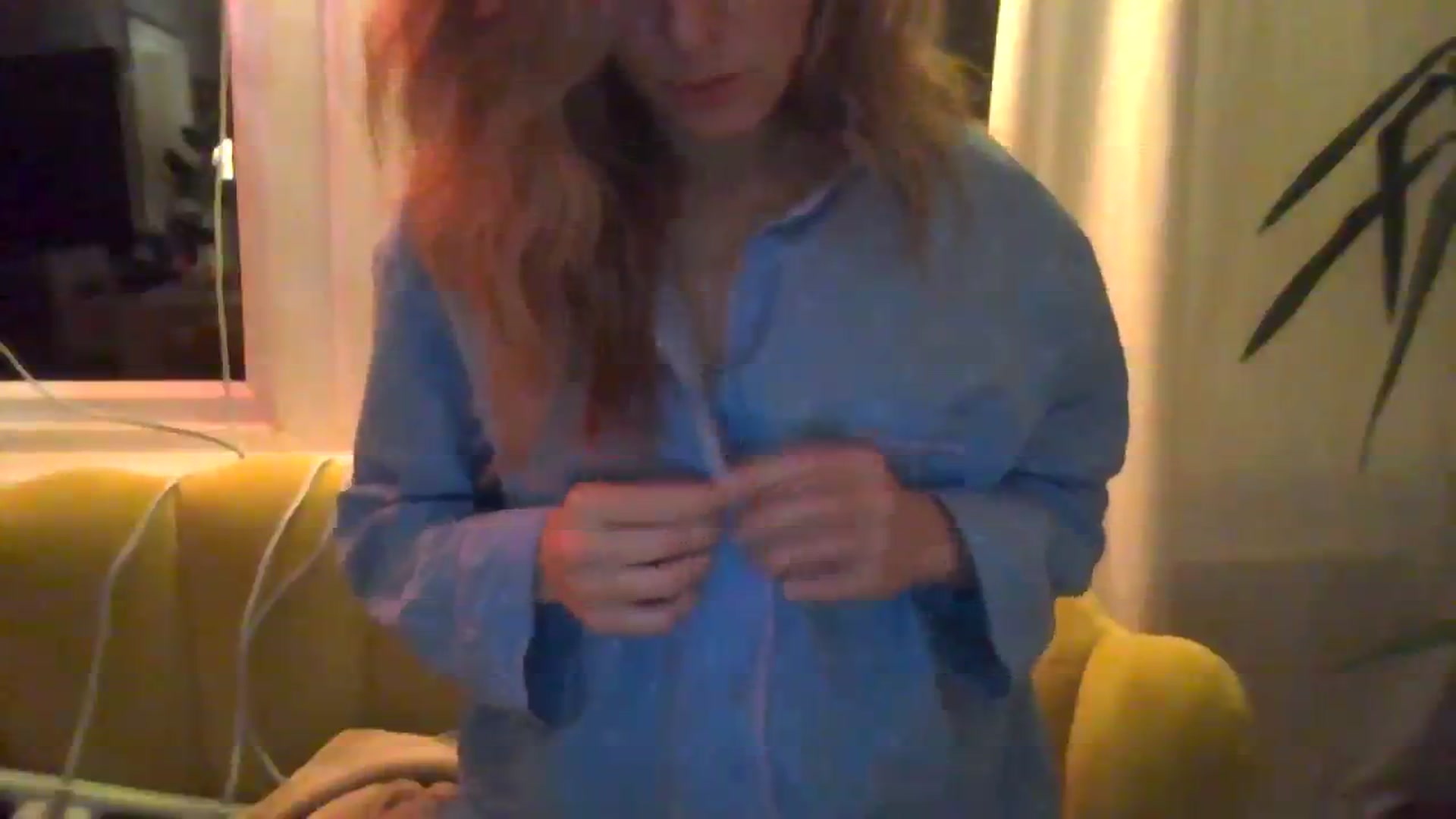 Gallery image thumbnail from Courtney's myfreecams stream on, 03/28/2024, 23:42 image 14 of 20