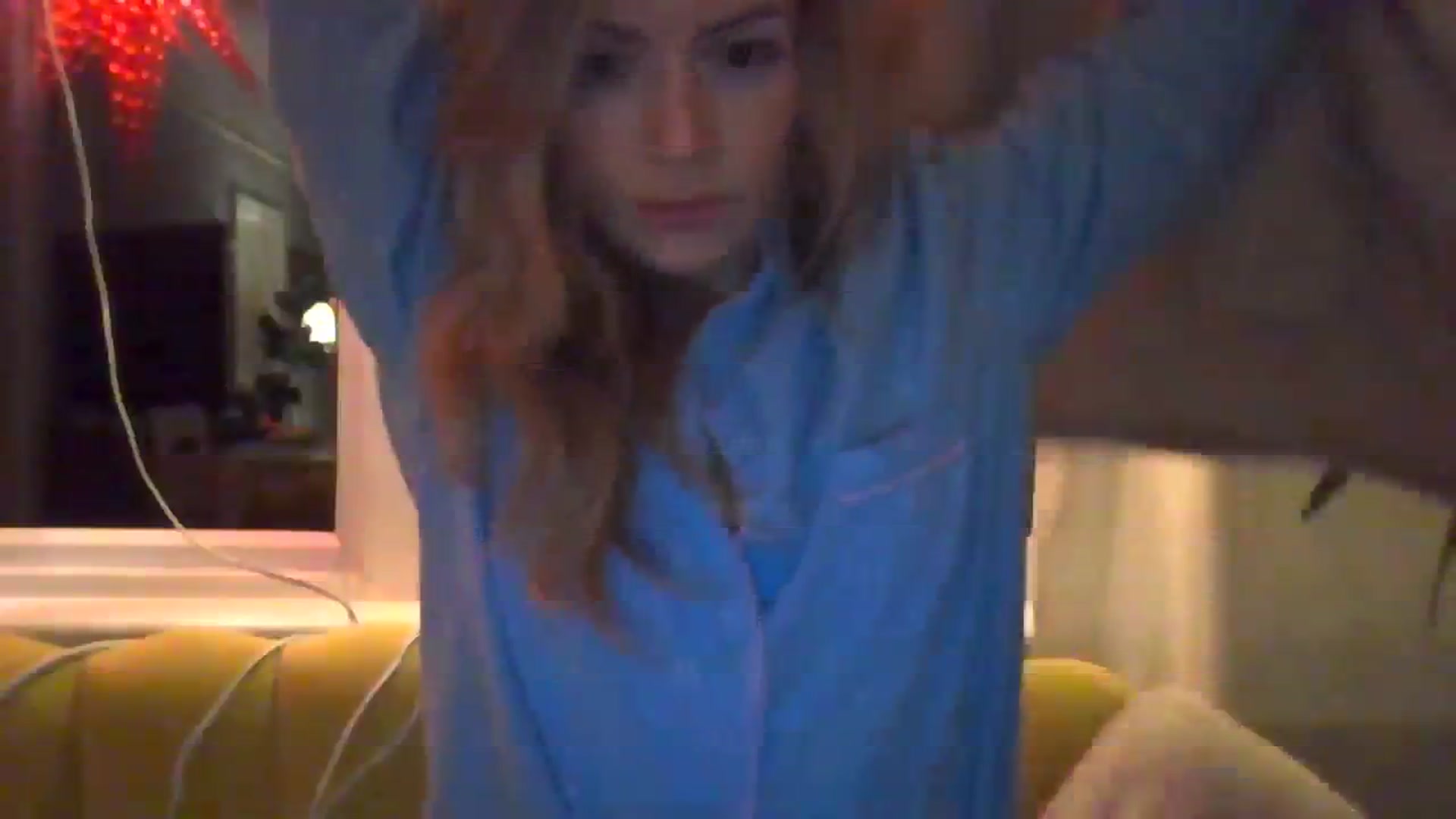 Gallery image thumbnail from Courtney's myfreecams stream on, 03/28/2024, 23:42 image 16 of 20