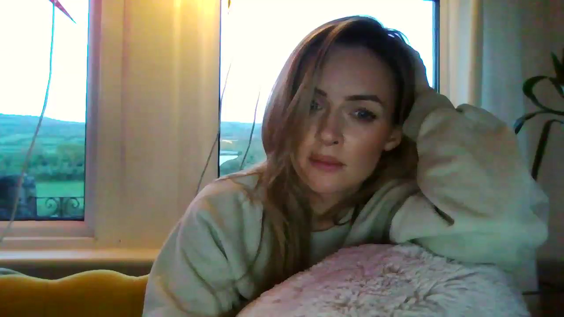 Gallery image thumbnail from Courtney's myfreecams stream on, 04/14/2024, 19:20 image 3 of 20