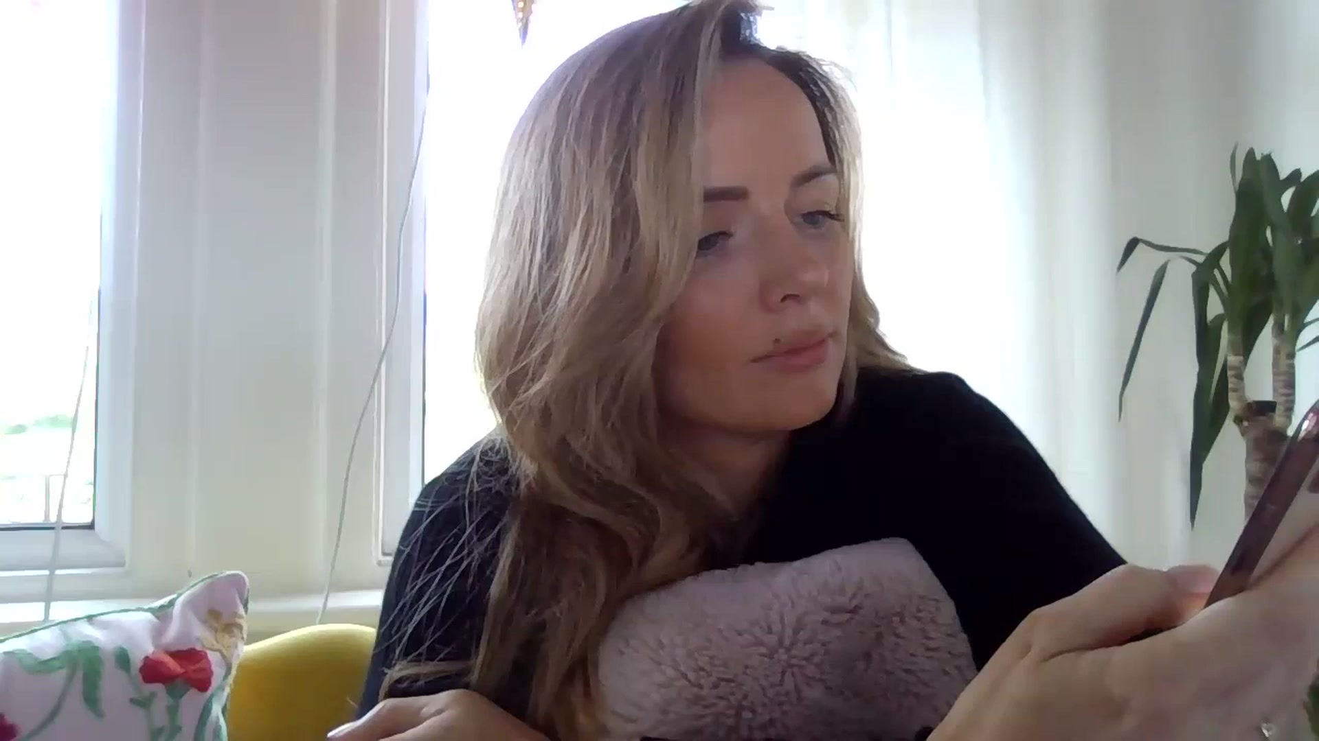 Gallery image thumbnail from Courtney's myfreecams stream on, 04/23/2024, 14:22 image 13 of 20