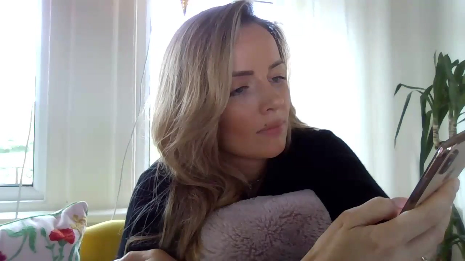 Gallery image thumbnail from Courtney's myfreecams stream on, 04/23/2024, 14:22 image 14 of 20