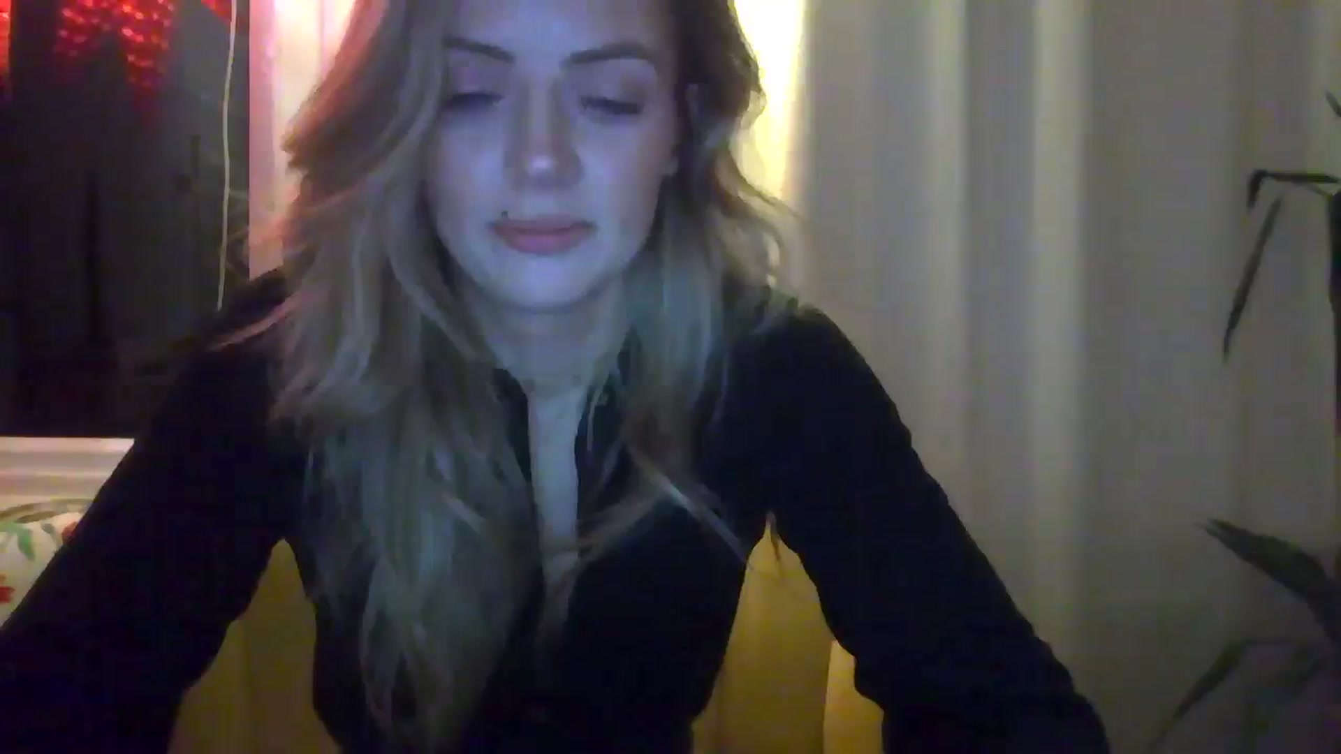 Gallery image thumbnail from Courtney's myfreecams stream on, 04/28/2024, 23:08 image 5 of 20