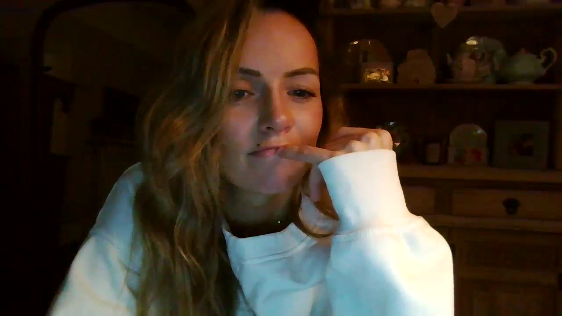 Gallery image thumbnail from Courtney's myfreecams stream on, 04/29/2024, 23:19 image 14 of 20