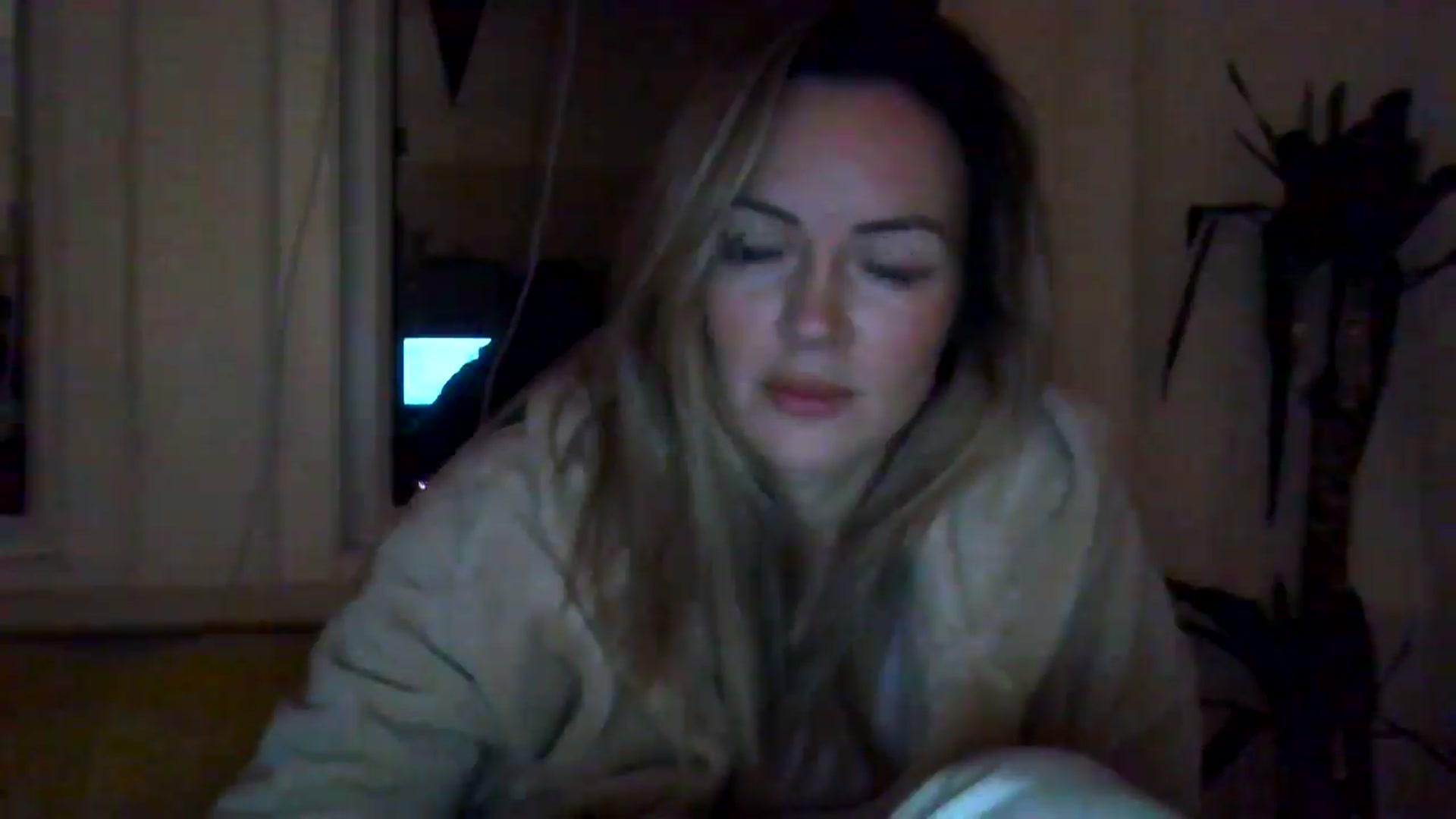 Gallery image thumbnail from Courtney's myfreecams stream on, 05/02/2024, 22:04 image 8 of 20