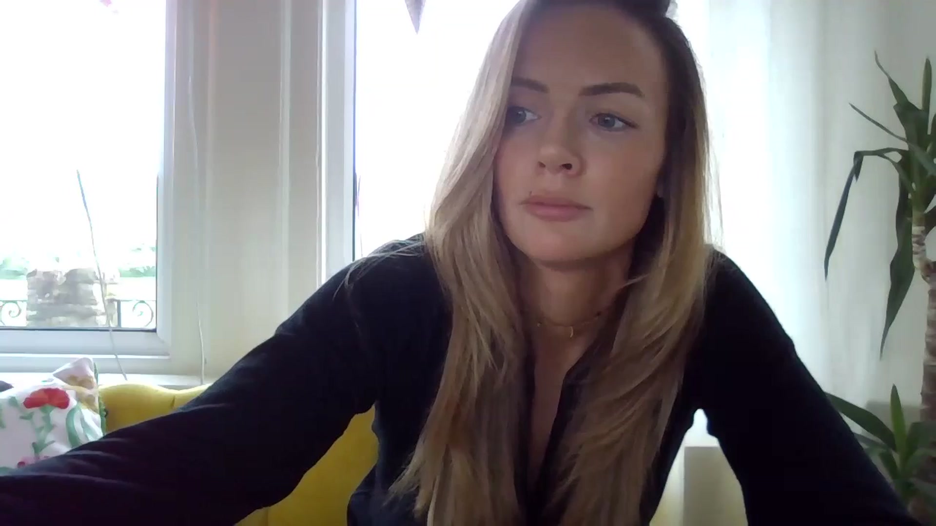 Gallery image thumbnail from Courtney's myfreecams stream on, 05/05/2024, 16:14 image 17 of 20