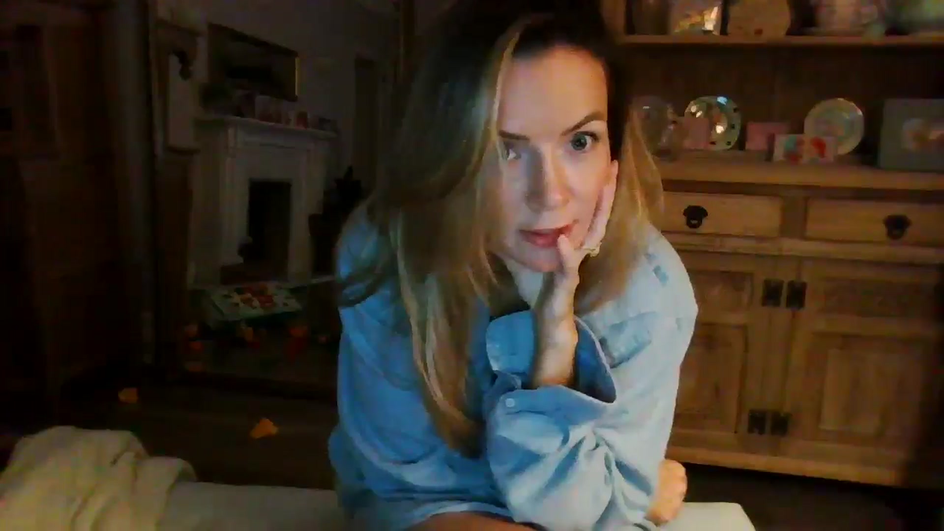 Gallery image thumbnail from Courtney's myfreecams stream on, 05/05/2024, 21:43 image 2 of 20