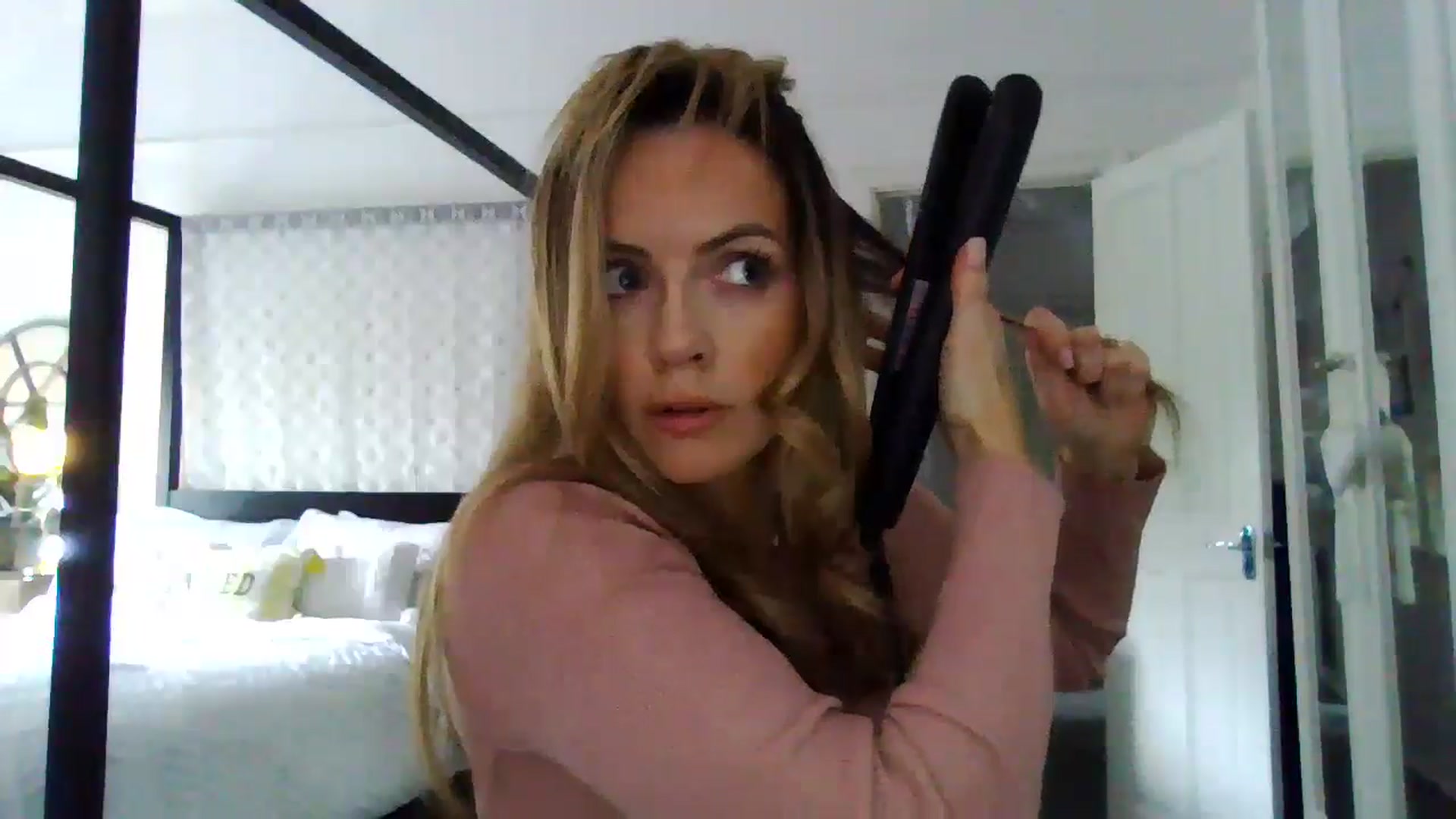 Gallery image thumbnail from Courtney's myfreecams stream on, 05/07/2024, 15:07 image 8 of 20