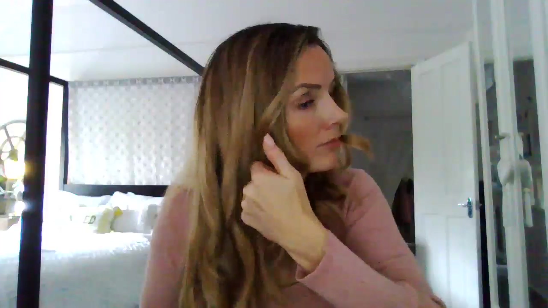 Gallery image thumbnail from Courtney's myfreecams stream on, 05/07/2024, 15:07 image 10 of 20
