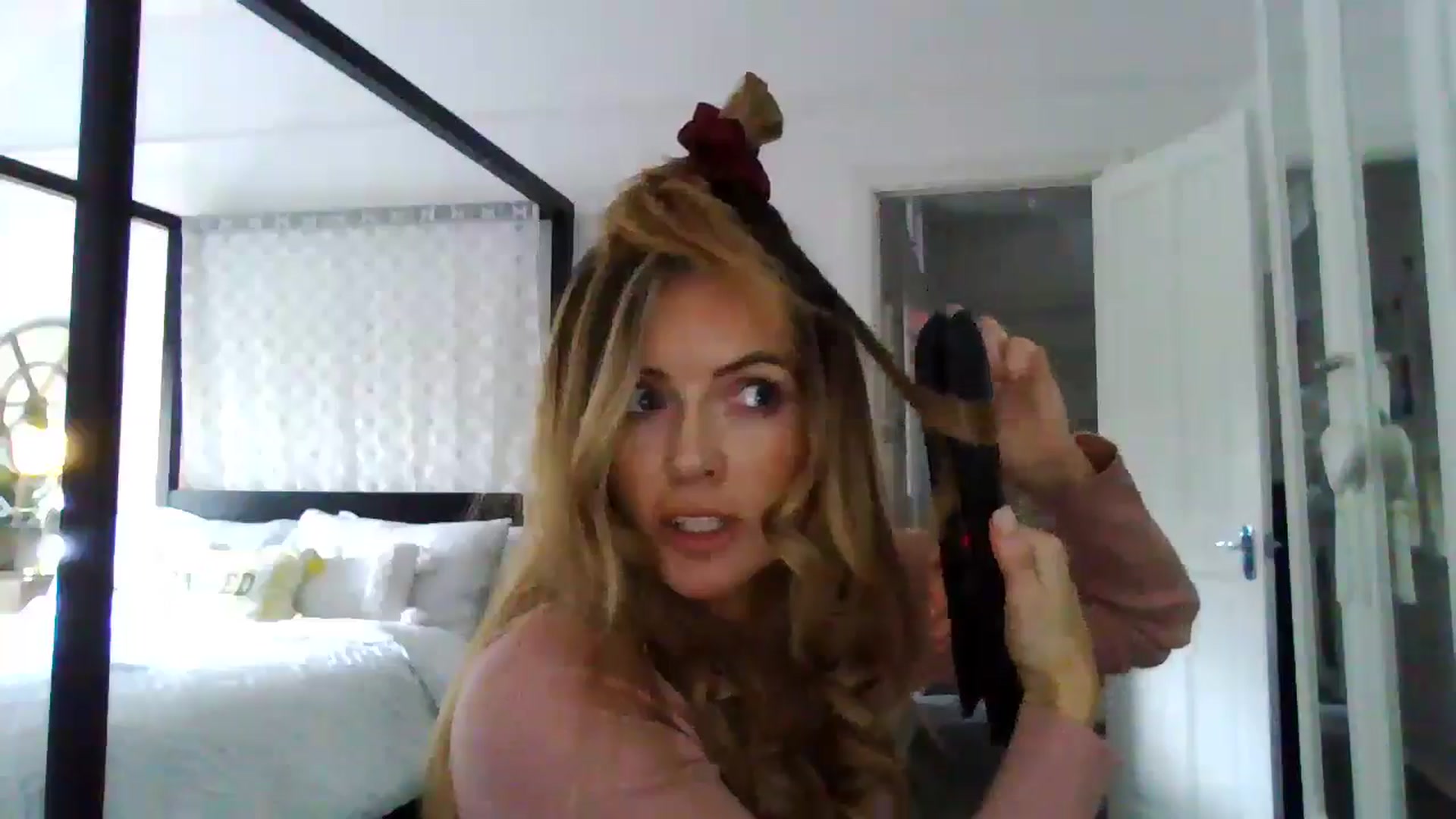 Gallery image thumbnail from Courtney's myfreecams stream on, 05/07/2024, 15:07 image 9 of 20