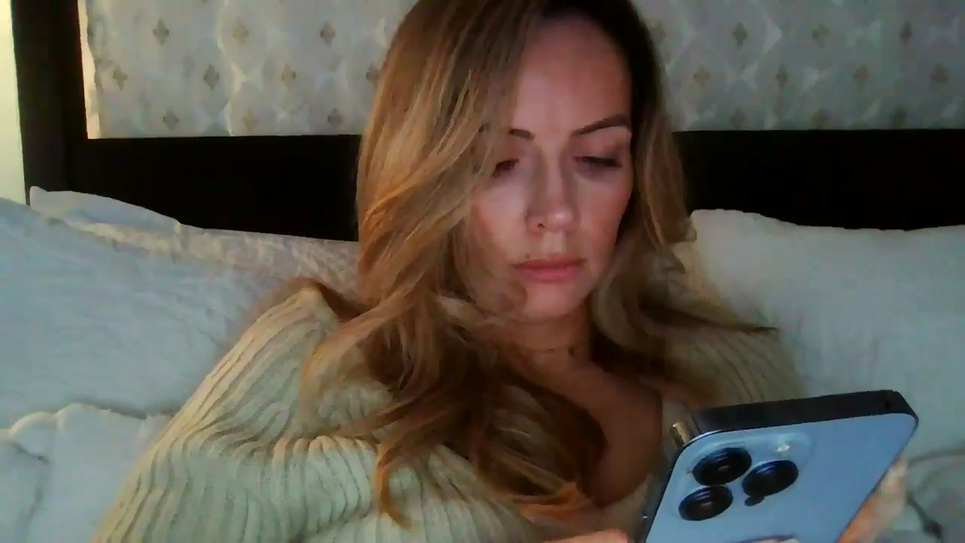 Gallery image thumbnail from Courtney's myfreecams stream on, 05/07/2024, 16:35 image 3 of 20