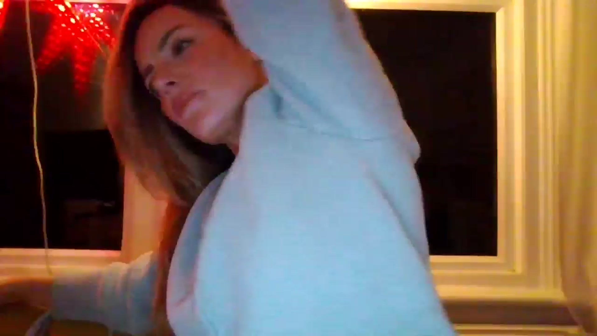 Gallery image thumbnail from Courtney's myfreecams stream on, 05/13/2024, 22:10 image 16 of 20