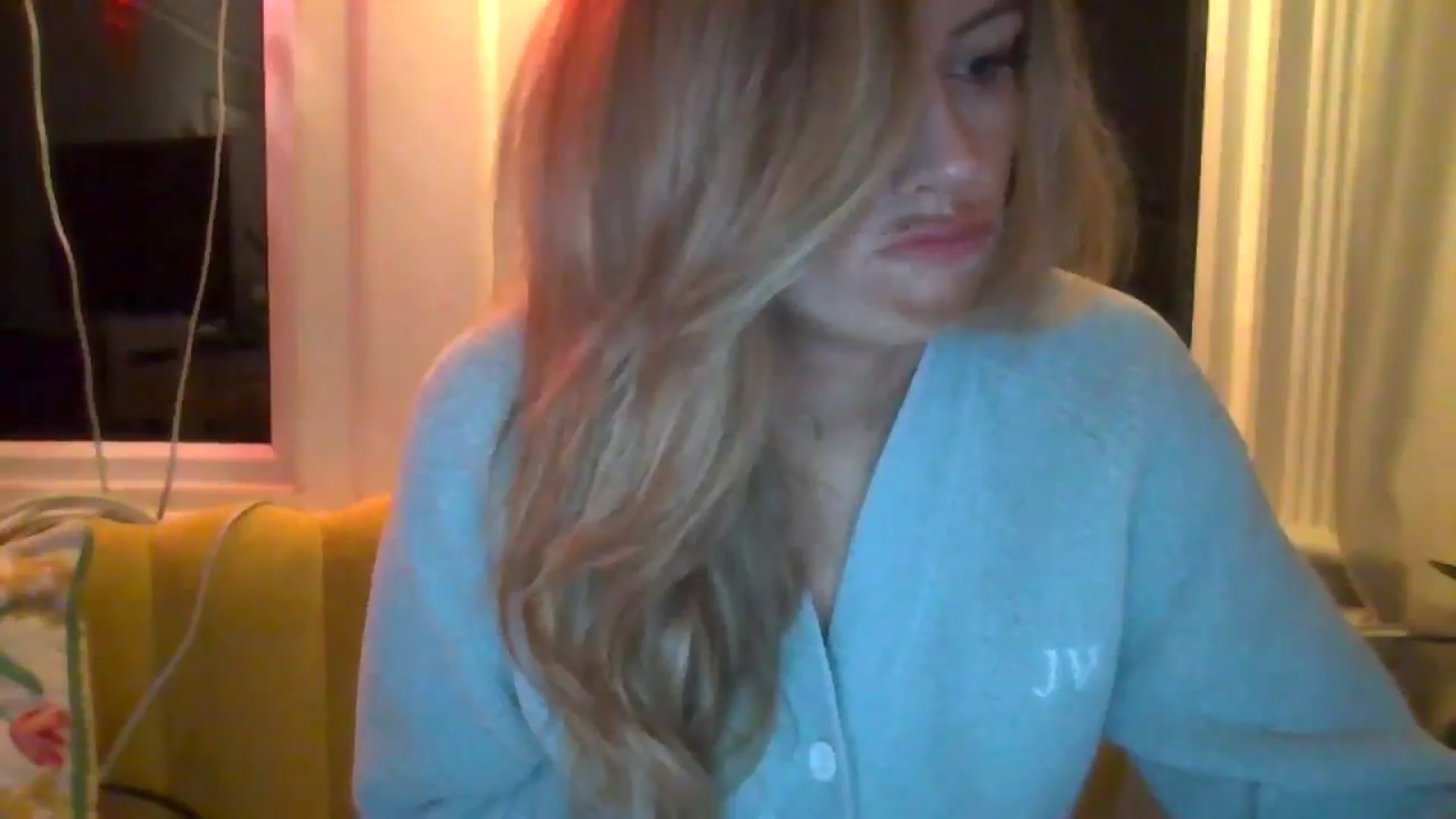 Gallery image thumbnail from Courtney's myfreecams stream on, 05/13/2024, 22:41 image 16 of 20