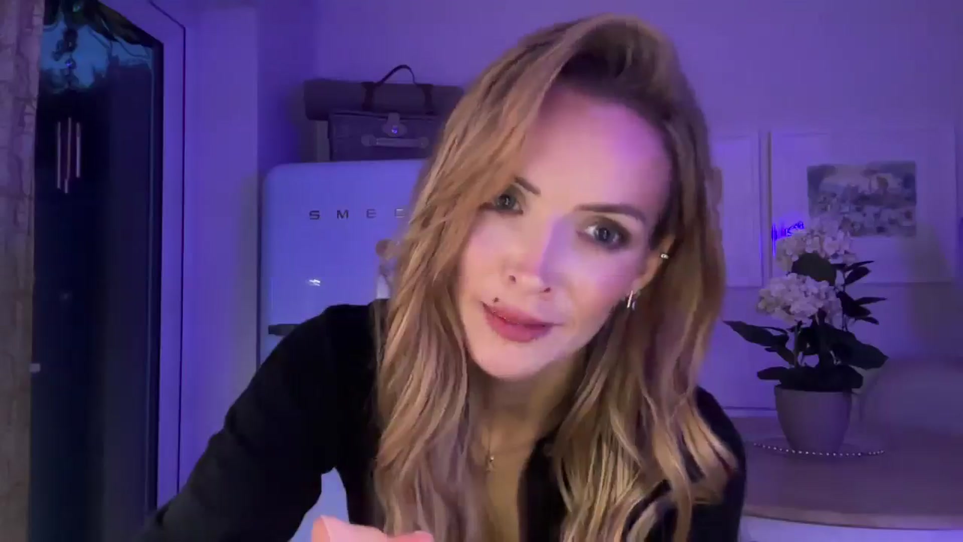 Gallery image thumbnail from Courtney's myfreecams stream on, 06/13/2025, 23:22 image 5 of 20