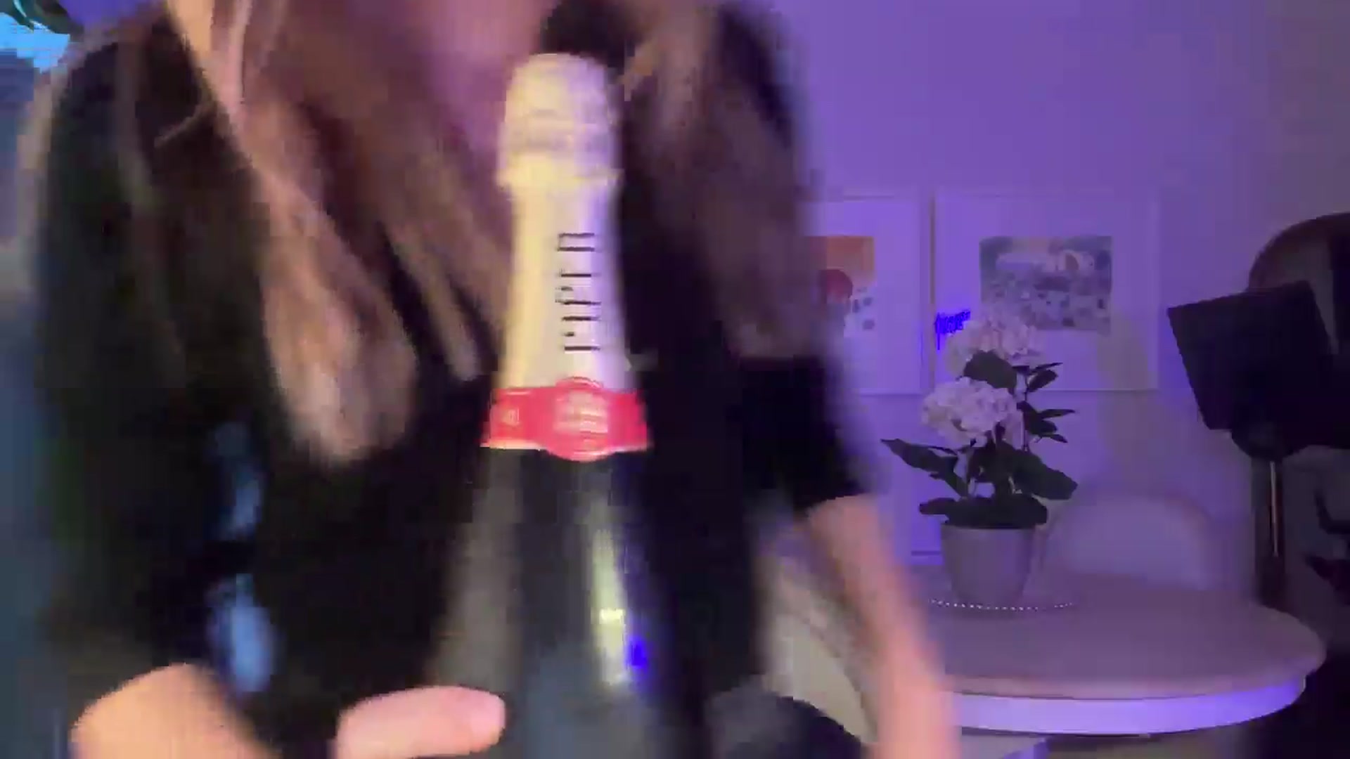 Gallery image thumbnail from Courtney's myfreecams stream on, 06/13/2025, 23:22 image 3 of 20