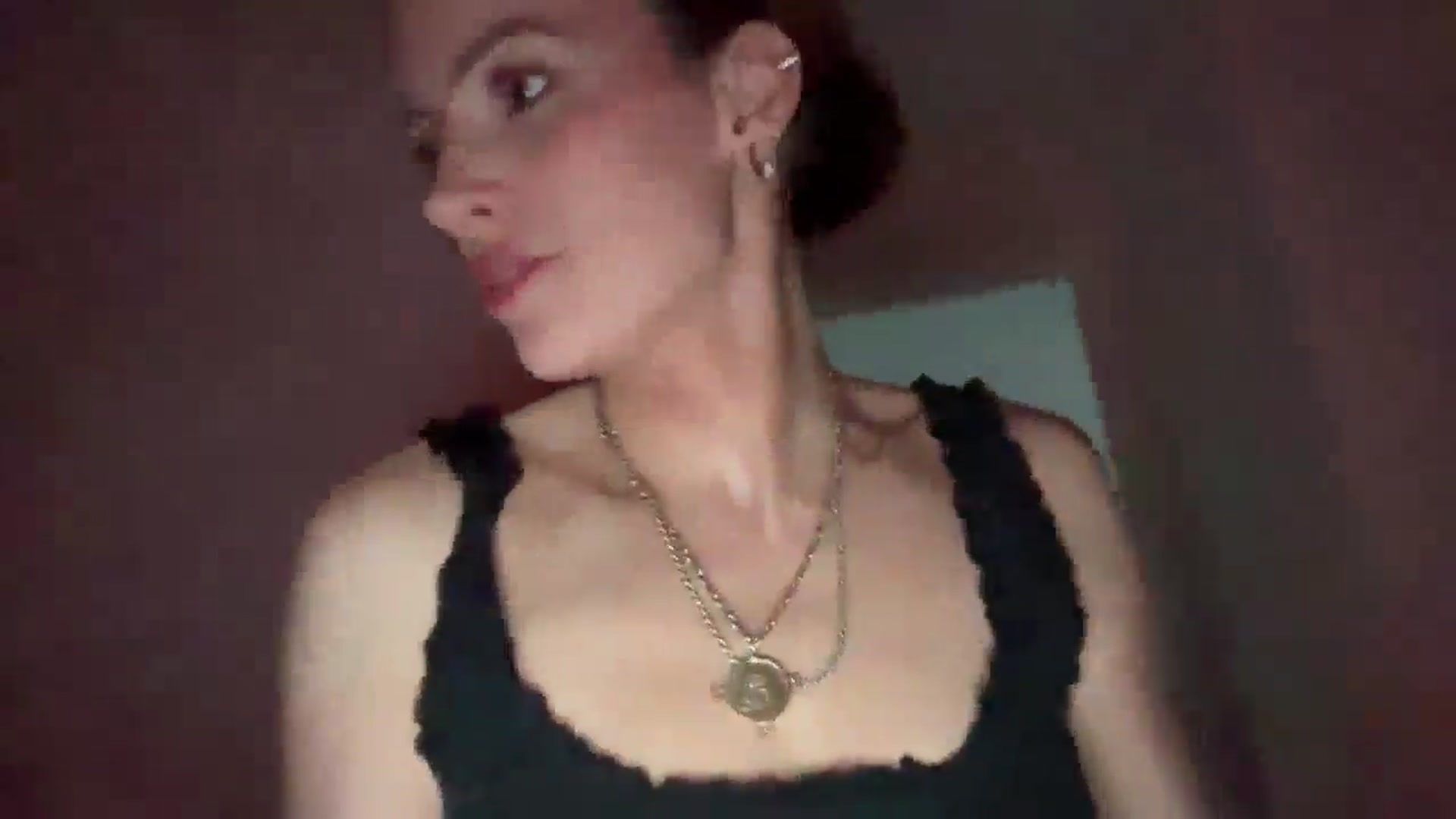 Gallery image thumbnail from Courtney's myfreecams stream on, 06/17/2025, 23:13 image 18 of 20