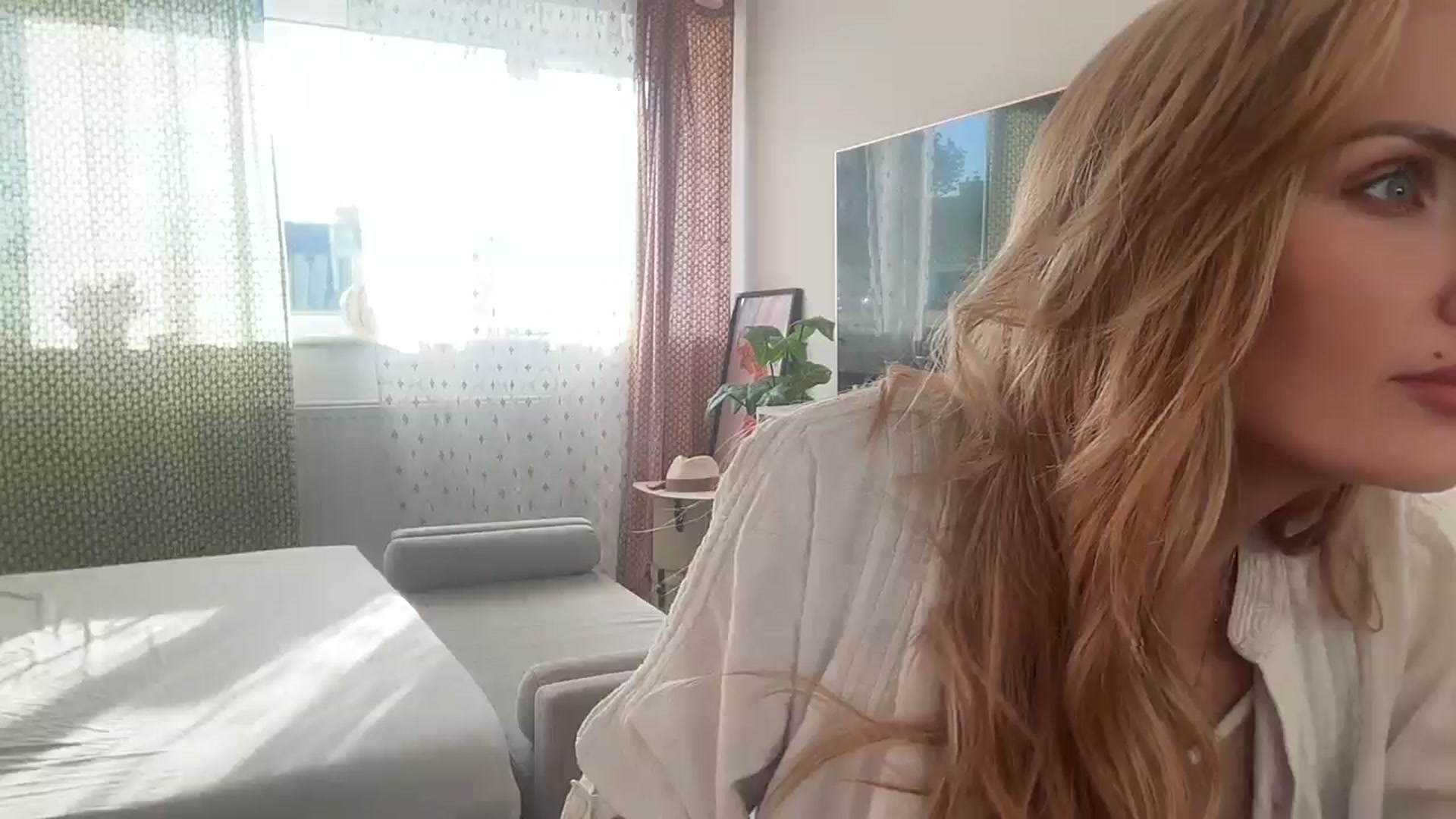Gallery image thumbnail from Courtney's myfreecams stream on, 07/08/2025, 18:29 image 17 of 20