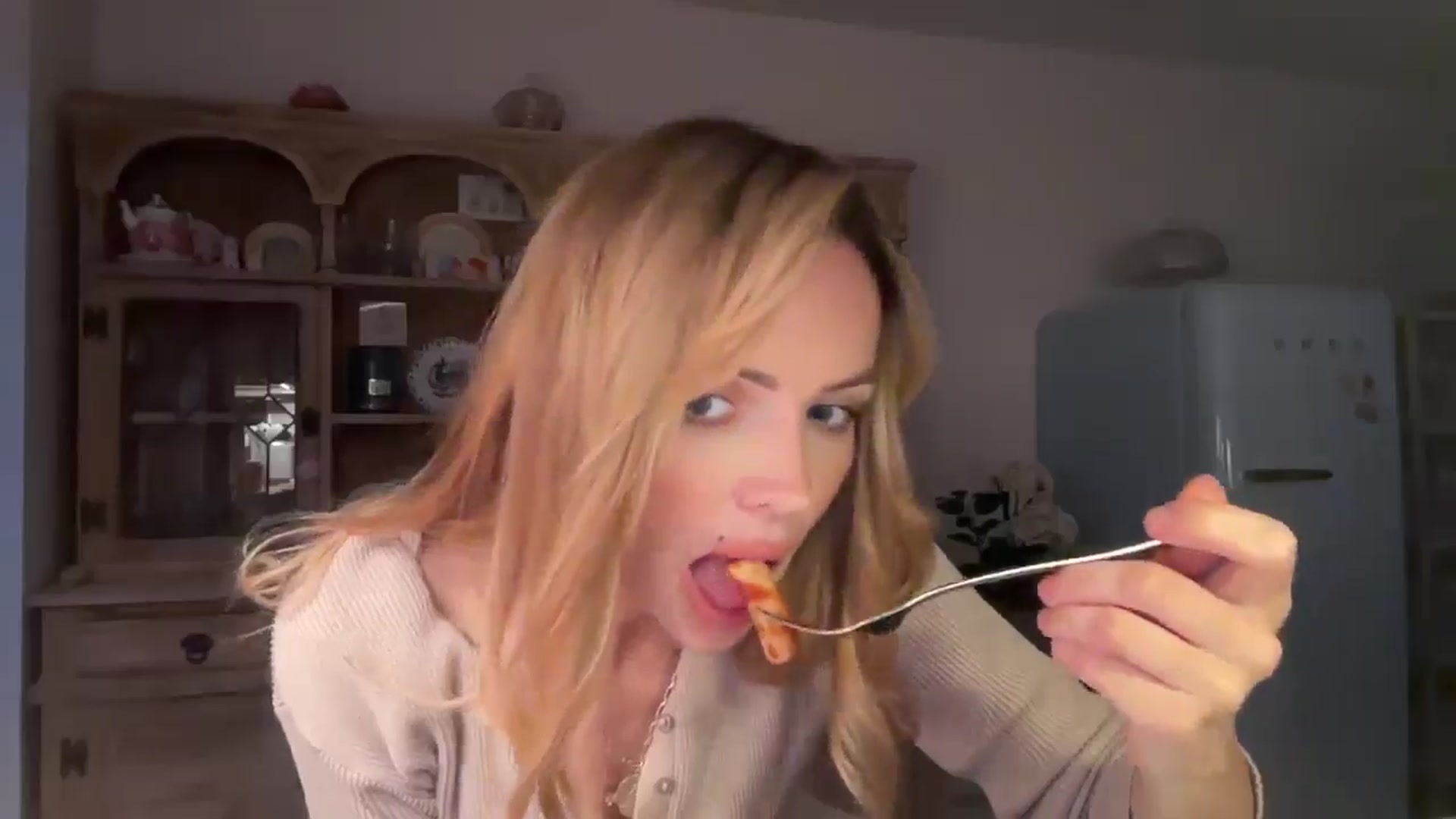 Gallery image thumbnail from Courtney's myfreecams stream on, 07/20/2025, 23:20 image 9 of 20