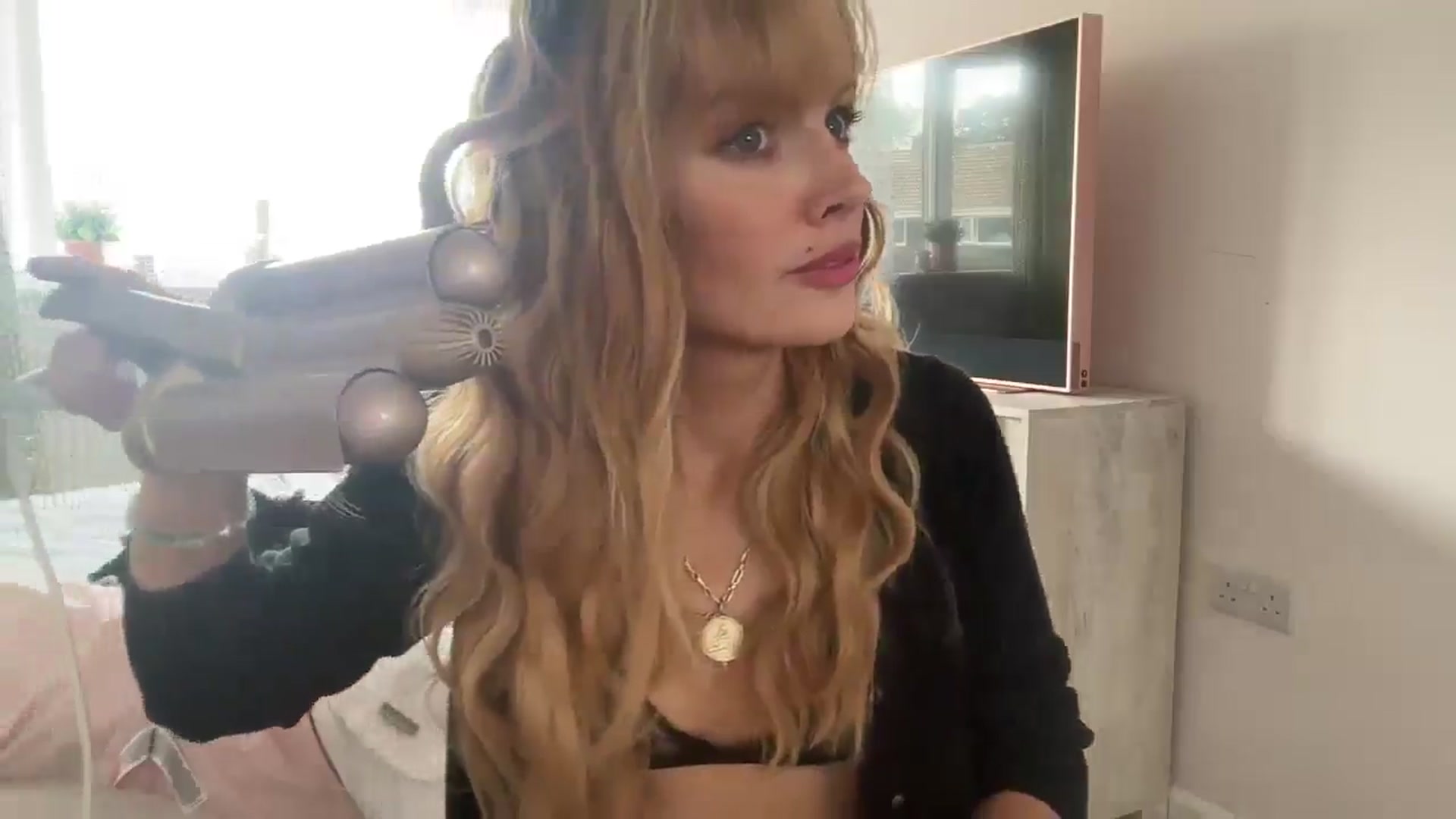 Gallery image thumbnail from Courtney's myfreecams stream on, 07/23/2025, 12:35 image 8 of 20
