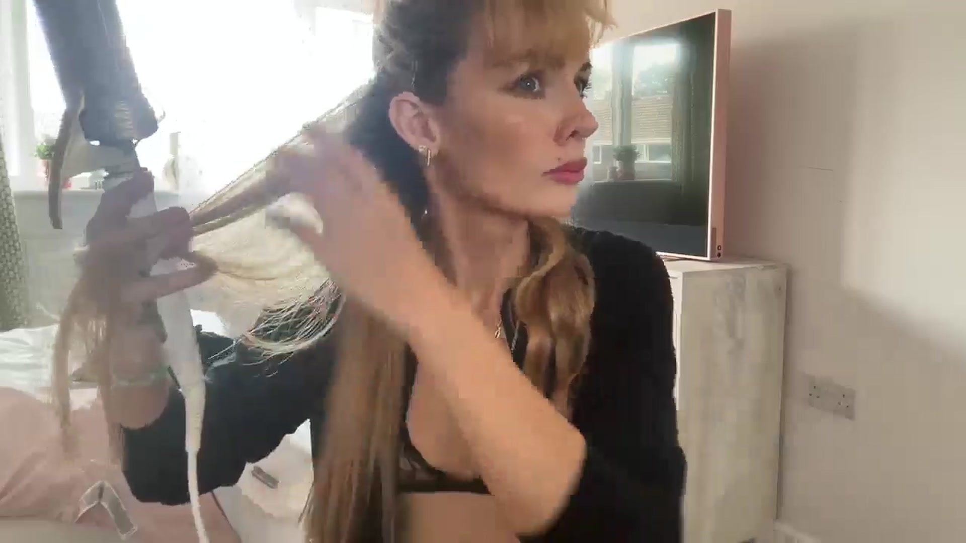 Gallery image thumbnail from Courtney's myfreecams stream on, 07/23/2025, 12:35 image 5 of 20