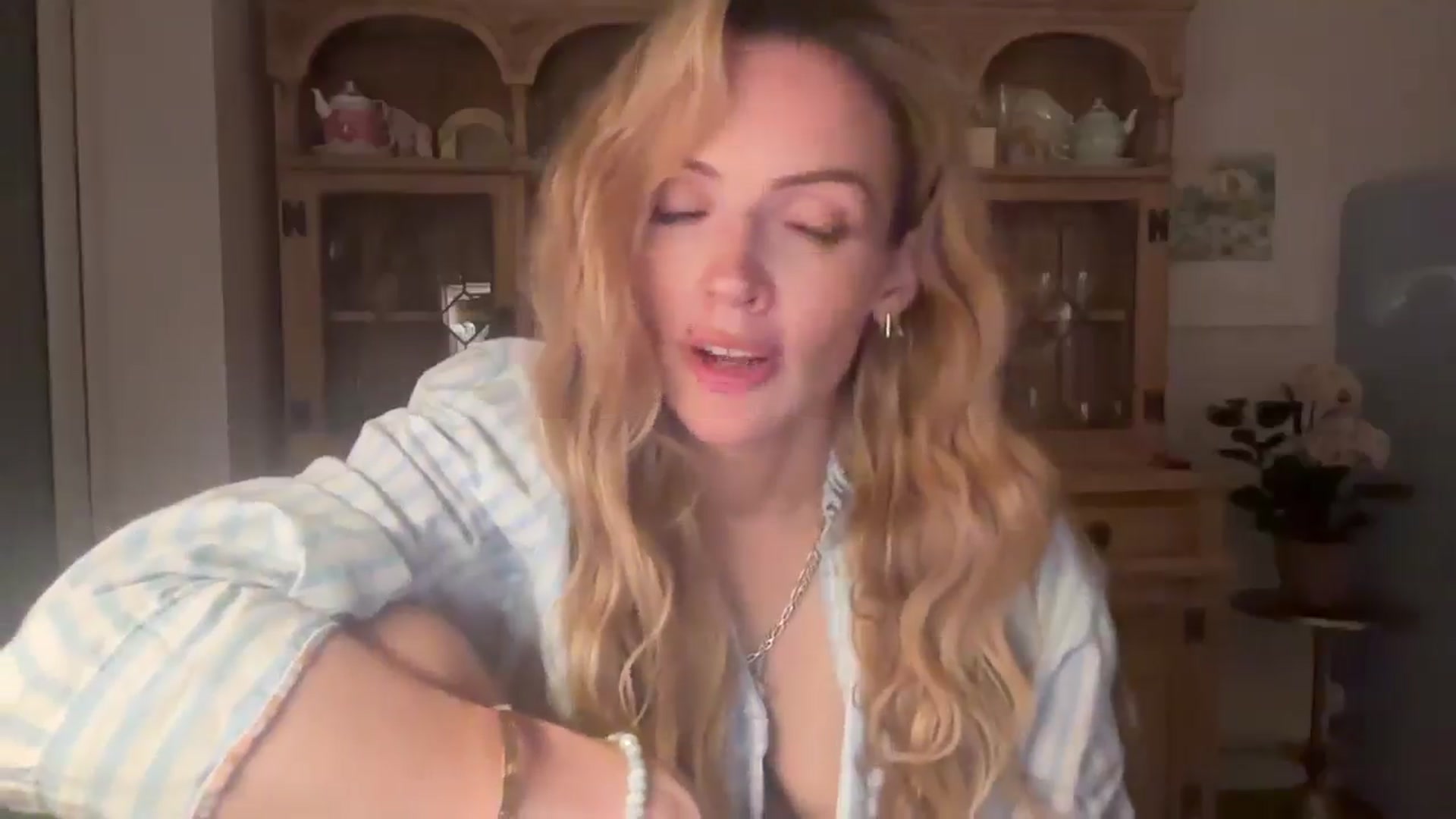 Gallery image thumbnail from Courtney's myfreecams stream on, 07/28/2025, 21:21 image 14 of 20