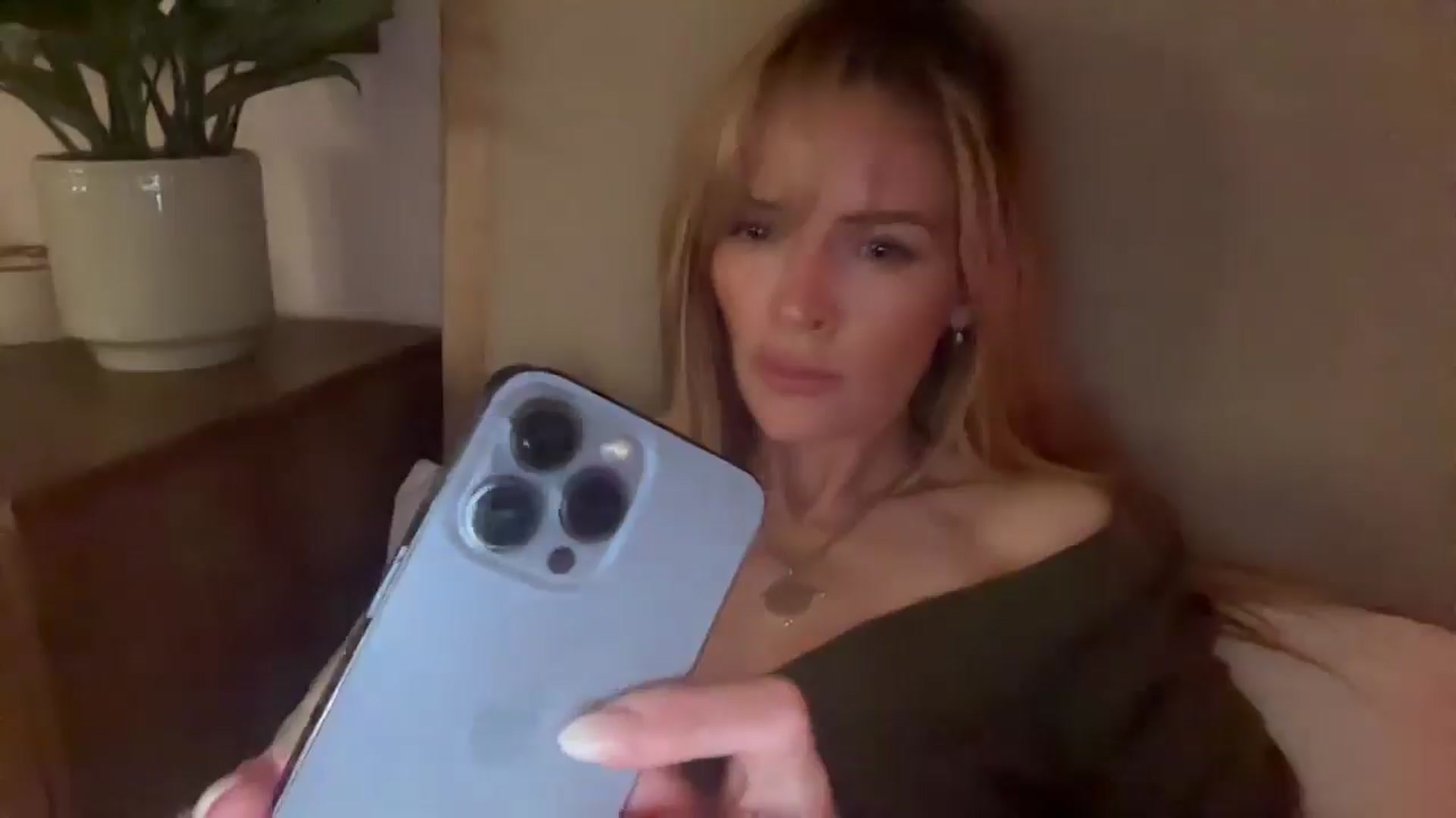 Gallery image thumbnail from Courtney's myfreecams stream on, 08/06/2025, 23:02 image 15 of 20