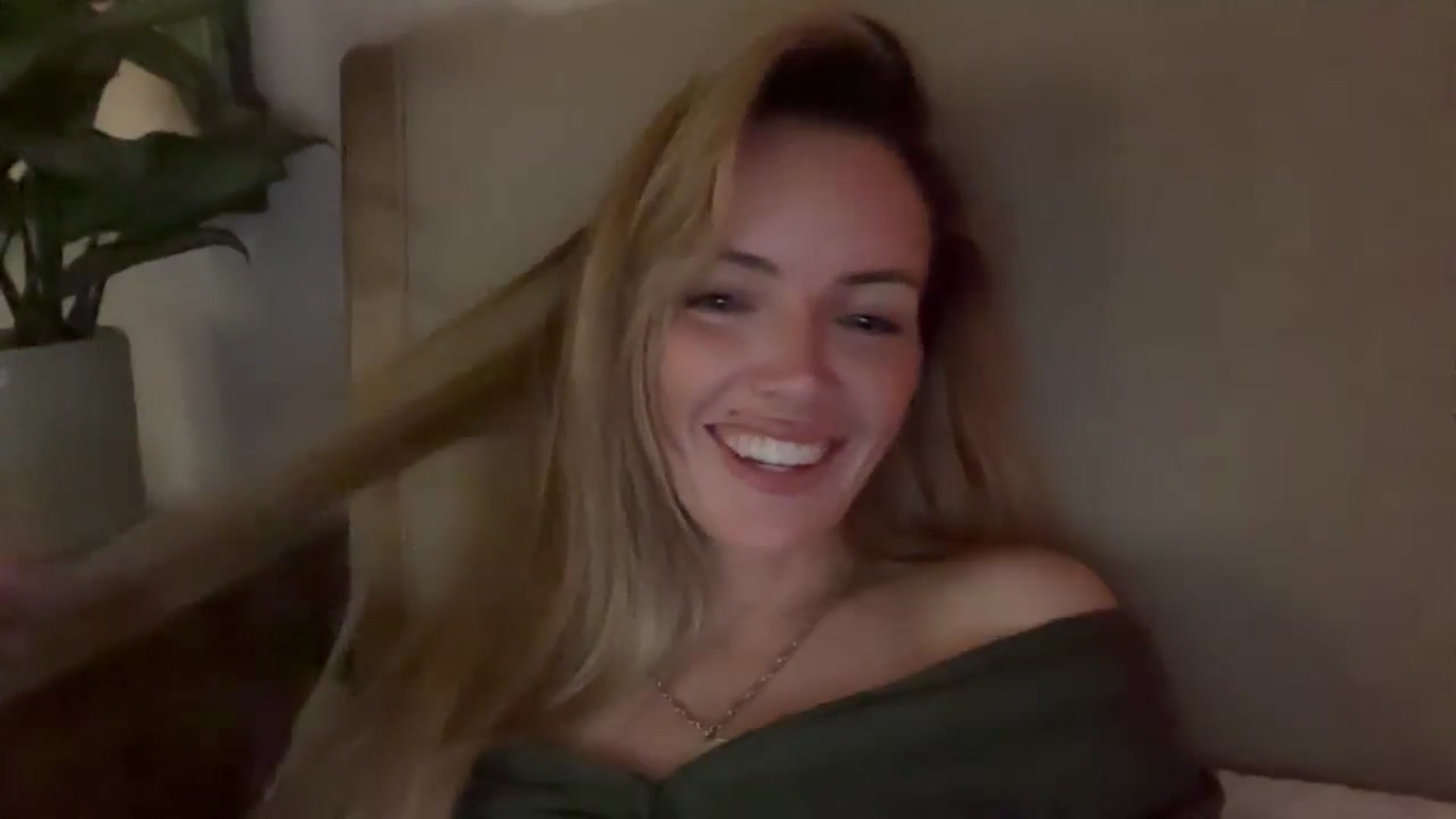 Gallery image thumbnail from Courtney's myfreecams stream on, 08/06/2025, 23:02 image 5 of 20