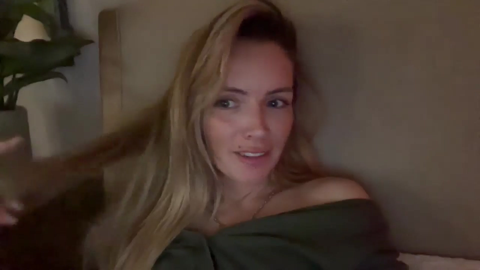 Gallery image thumbnail from Courtney's myfreecams stream on, 08/06/2025, 23:02 image 3 of 20