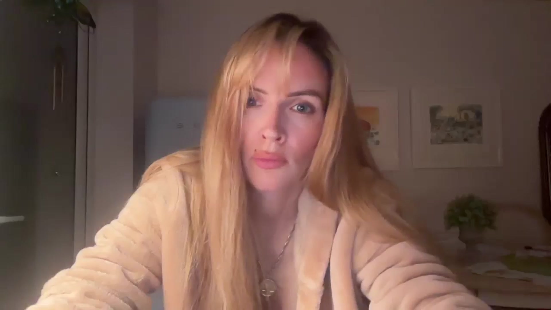 Gallery image thumbnail from Courtney's myfreecams stream on, 08/07/2025, 23:54 image 6 of 20