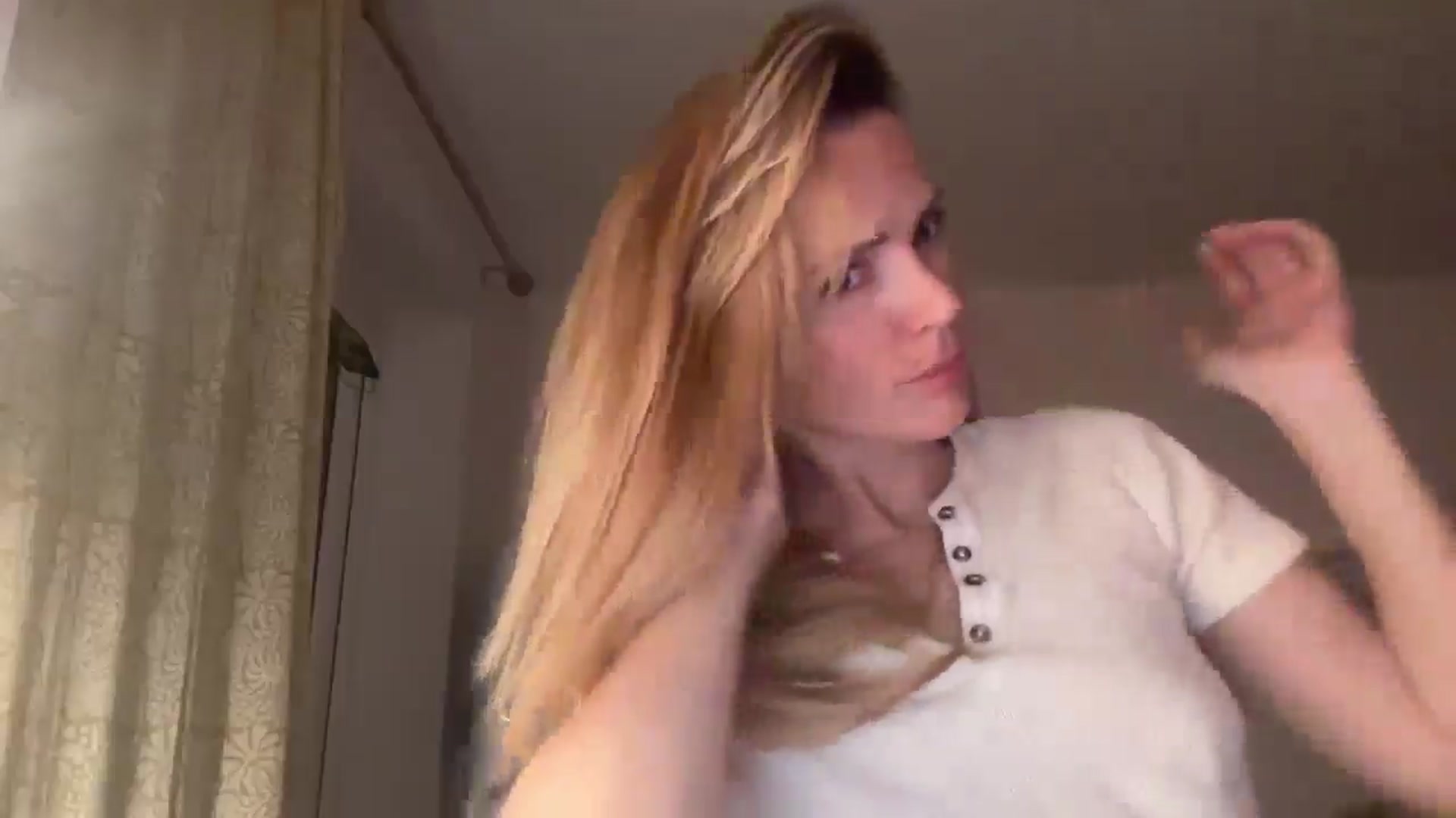Gallery image thumbnail from Courtney's myfreecams stream on, 08/07/2025, 23:54 image 17 of 20