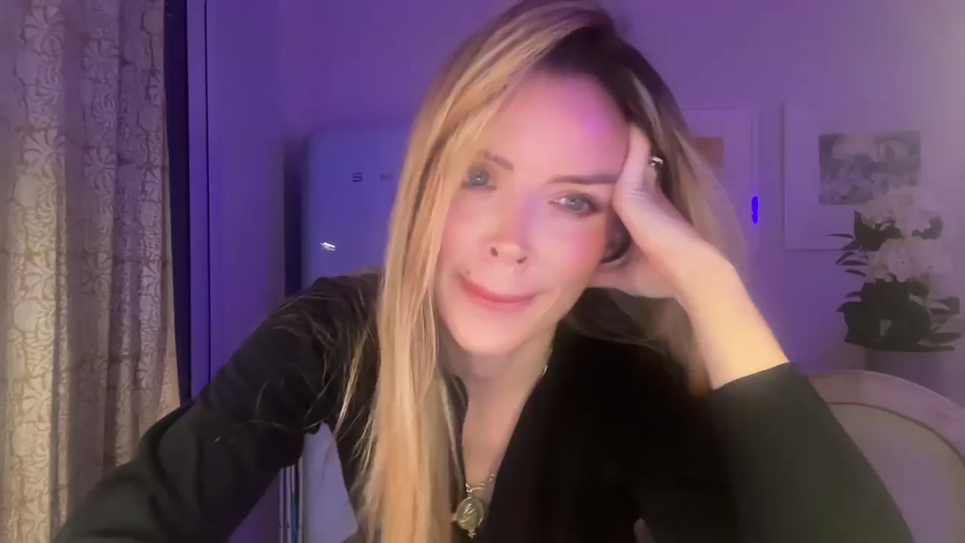 Gallery image thumbnail from Courtney's myfreecams stream on, 08/18/2025, 24:14 image 7 of 20