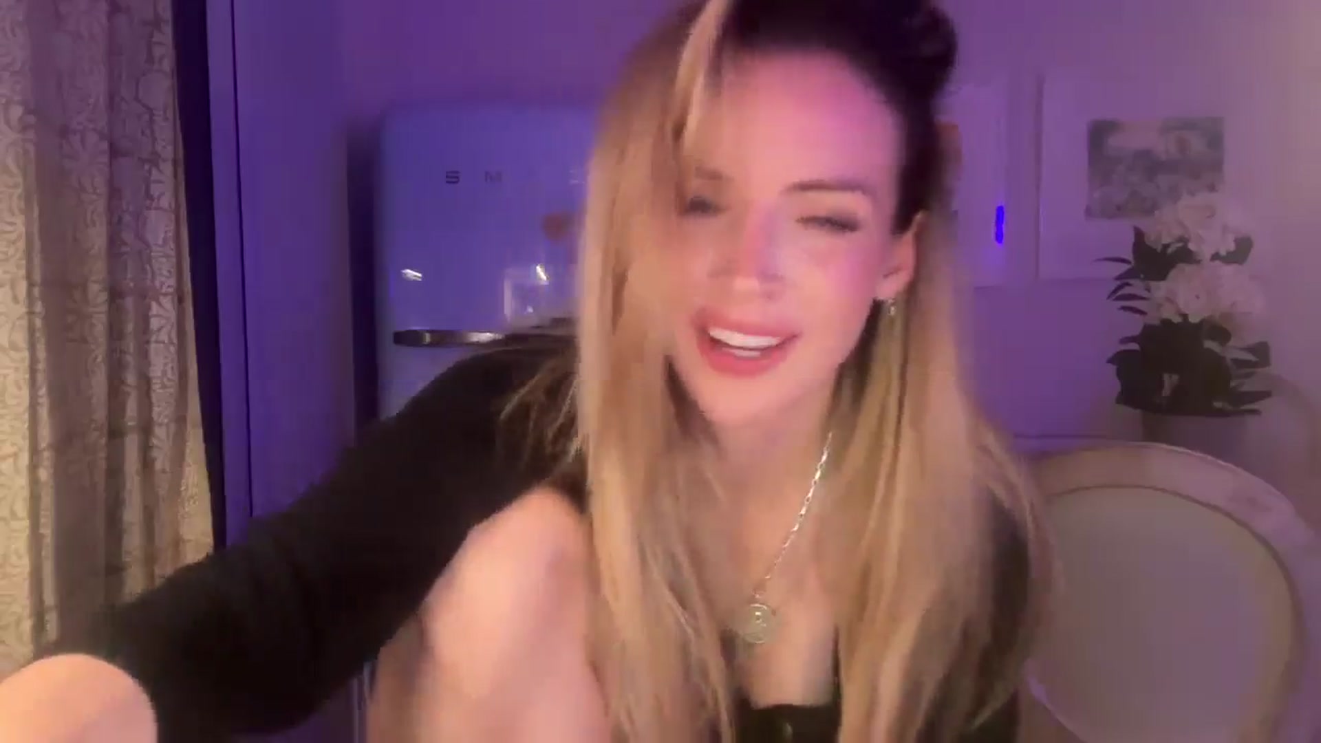 Gallery image thumbnail from Courtney's myfreecams stream on, 08/18/2025, 24:14 image 9 of 20