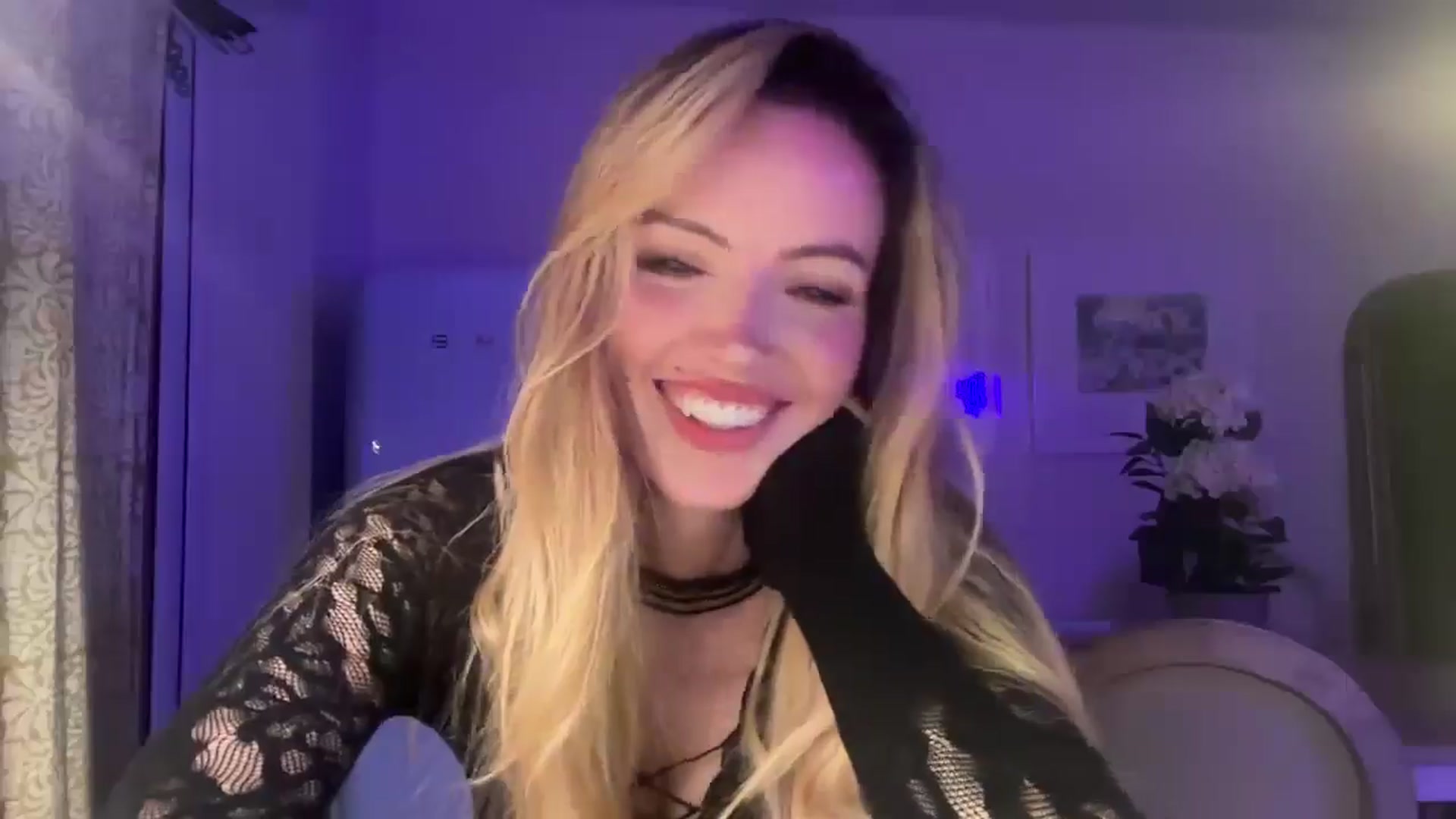 Gallery image thumbnail from Courtney's myfreecams stream on, 08/18/2025, 22:02 image 17 of 20