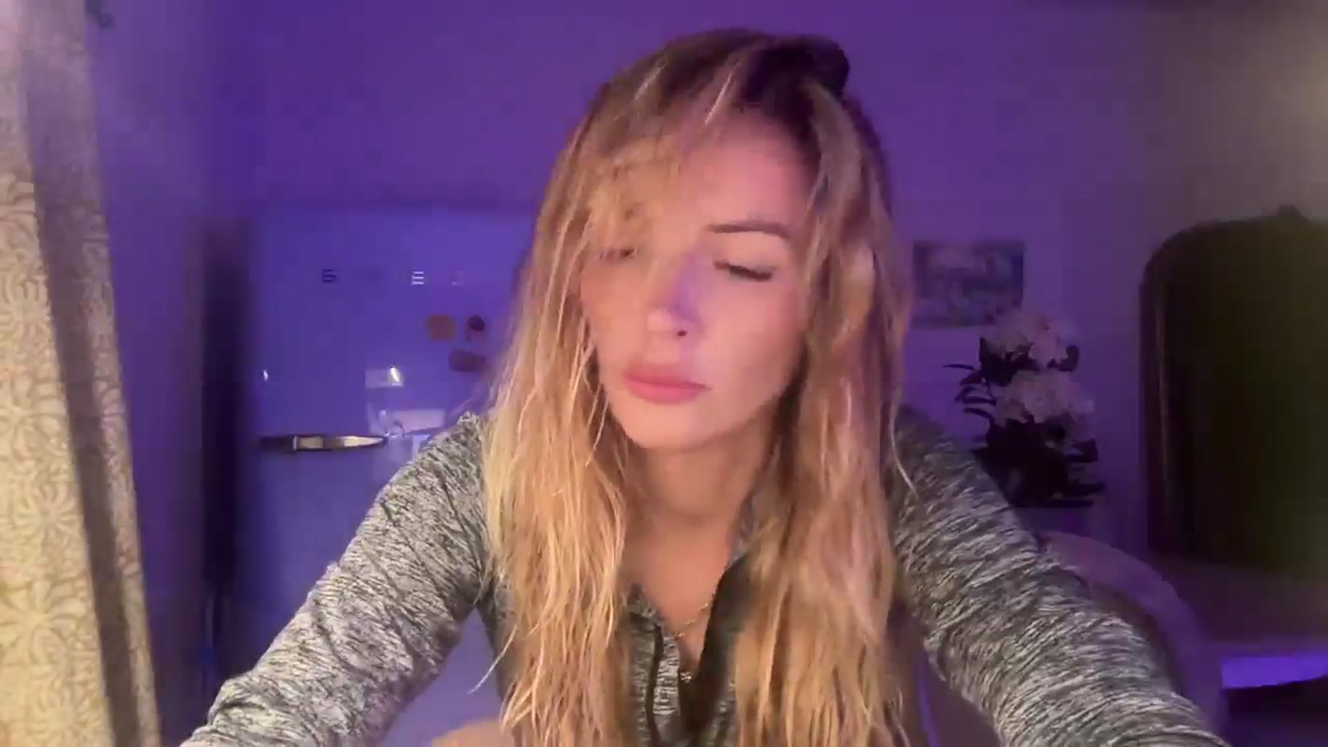 Gallery image thumbnail from Courtney's myfreecams stream on, 08/19/2025, 21:01 image 15 of 20