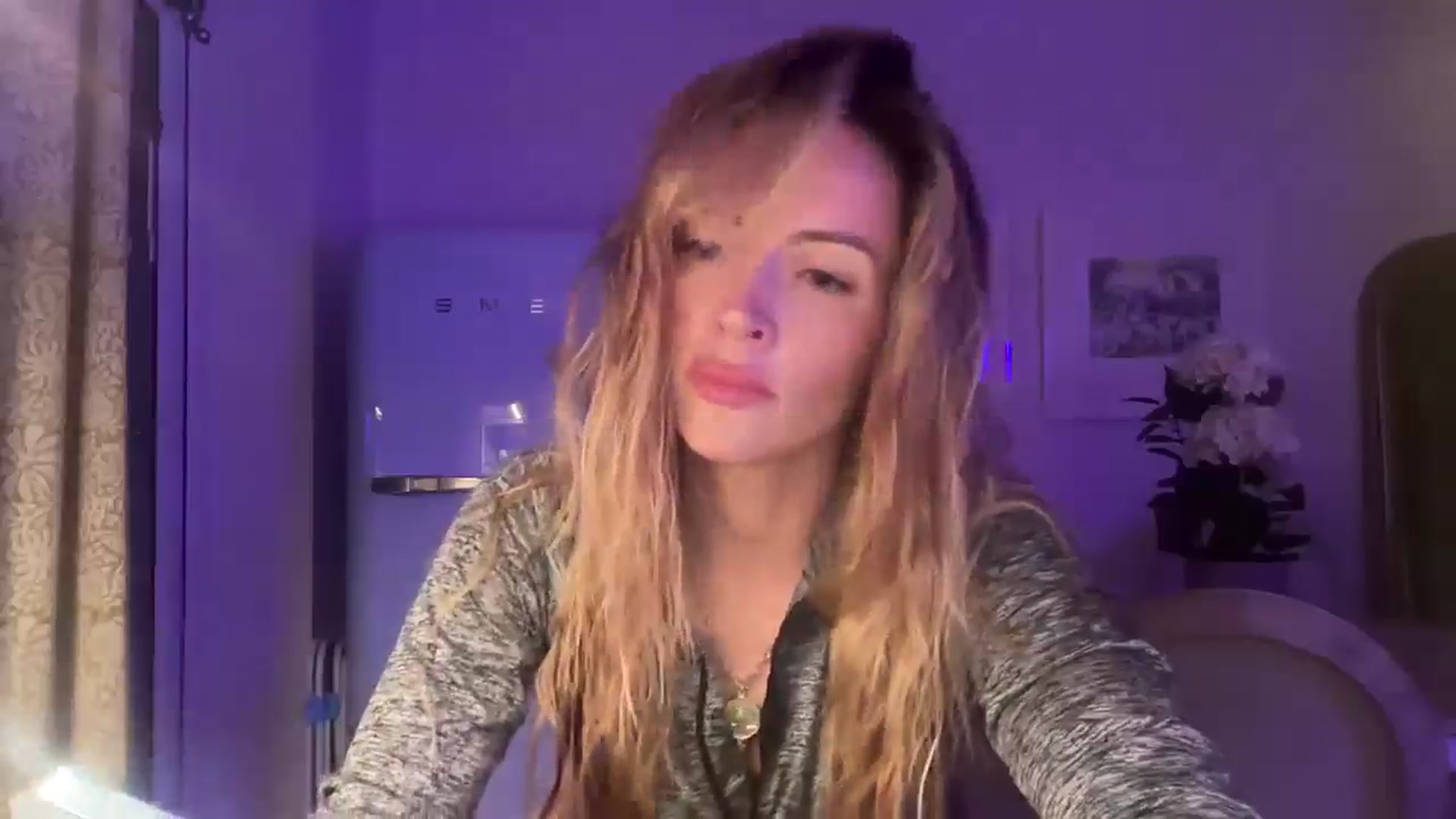 Gallery image thumbnail from Courtney's myfreecams stream on, 08/19/2025, 21:01 image 19 of 20