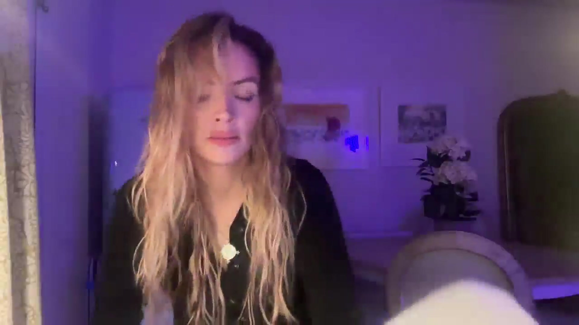 Gallery image thumbnail from Courtney's myfreecams stream on, 08/19/2025, 21:01 image 3 of 20