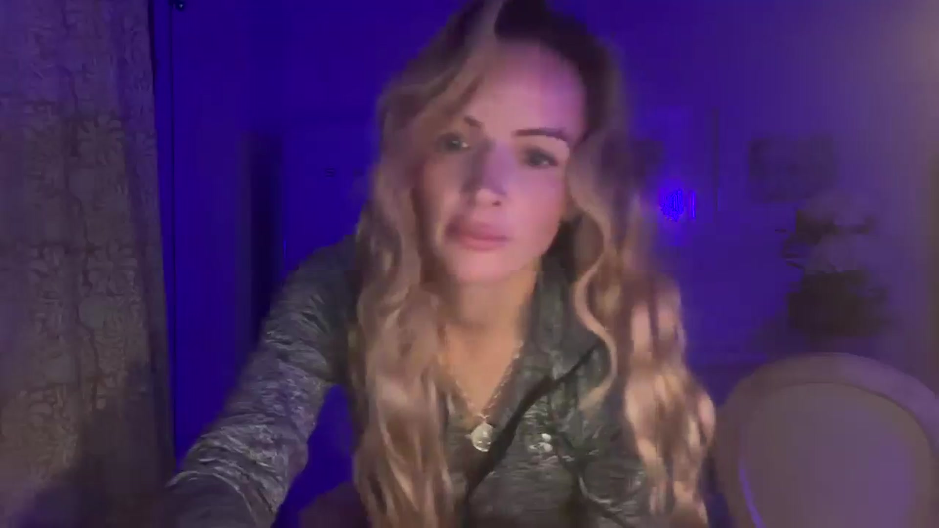 Gallery image thumbnail from Courtney's myfreecams stream on, 08/19/2025, 23:38 image 15 of 20