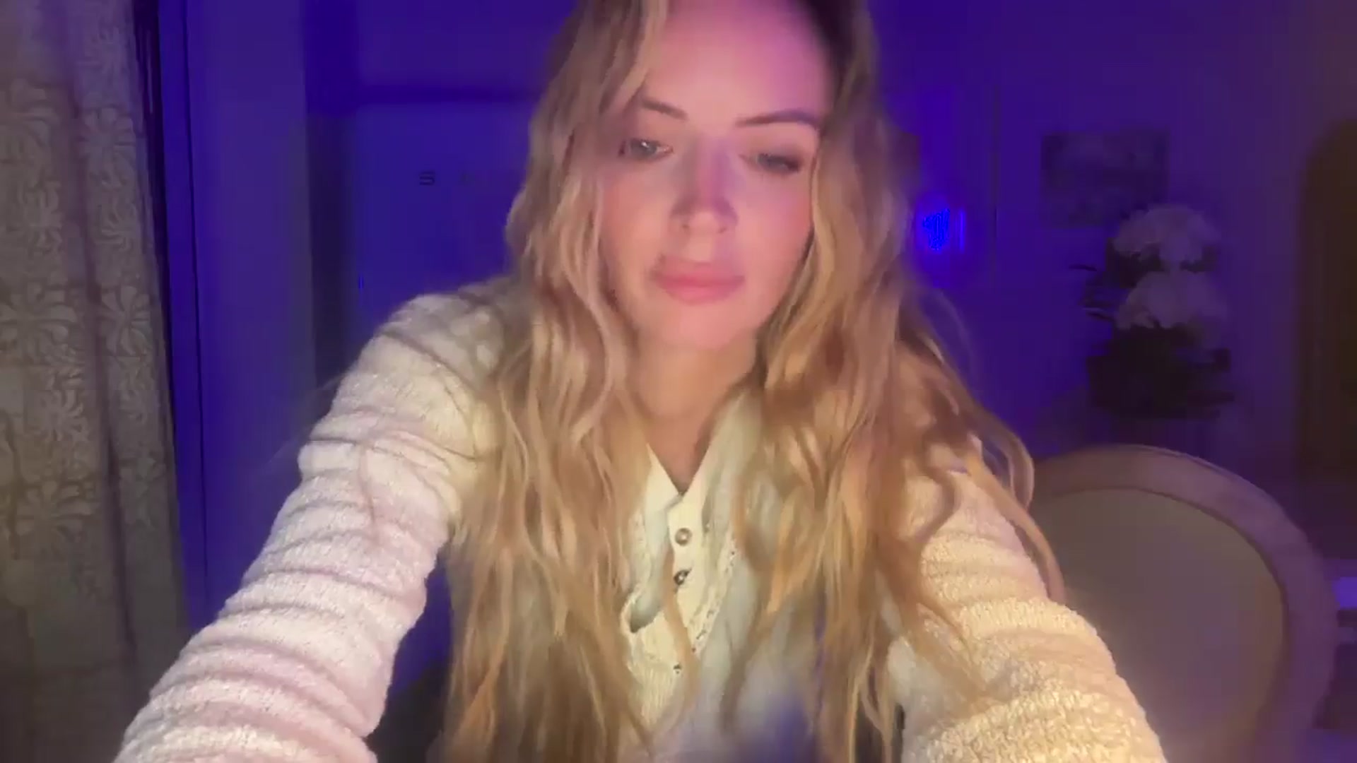 Gallery image thumbnail from Courtney's myfreecams stream on, 08/20/2025, 21:25 image 17 of 20