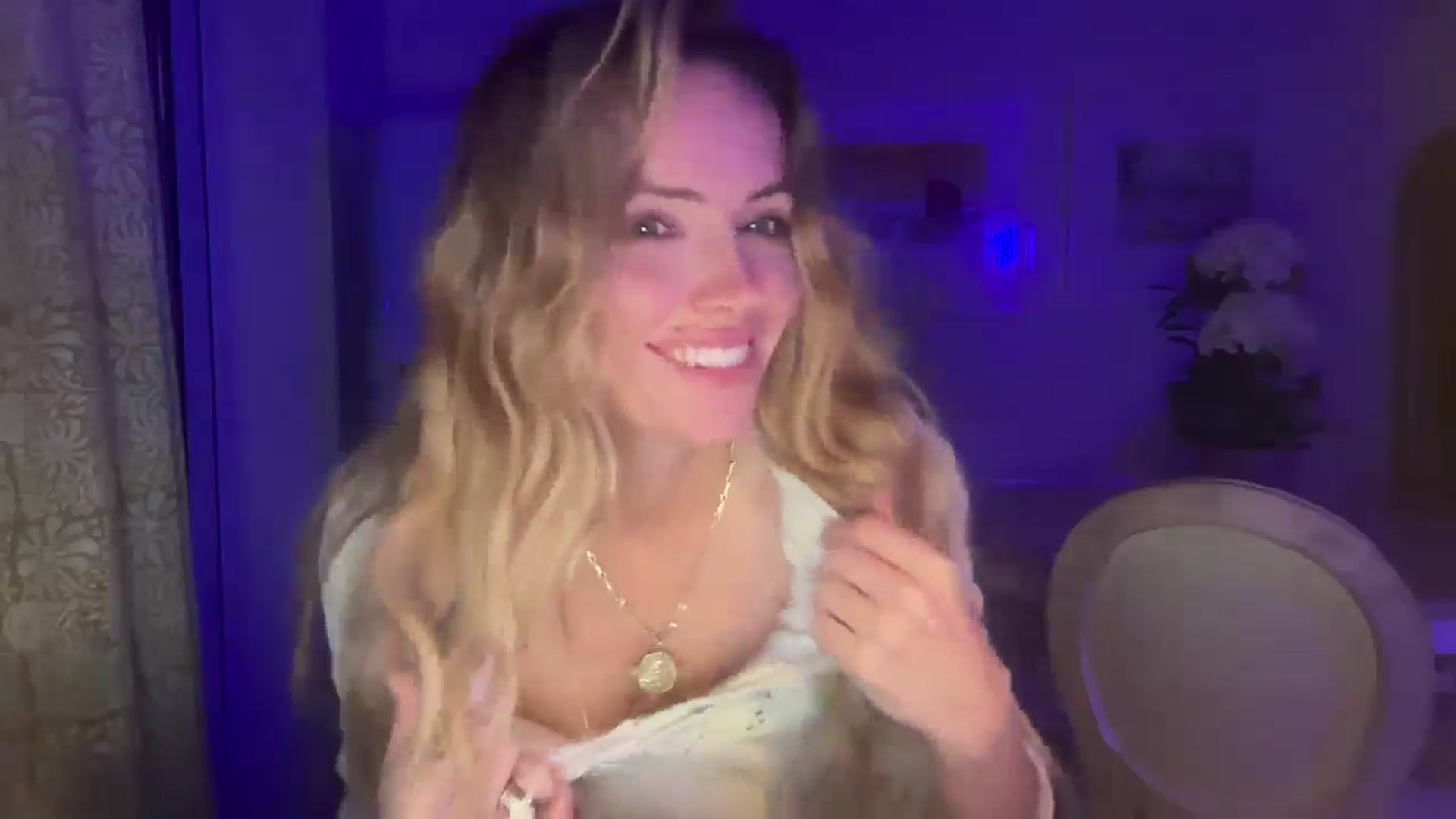 Gallery image thumbnail from Courtney's myfreecams stream on, 08/20/2025, 21:25 image 2 of 20