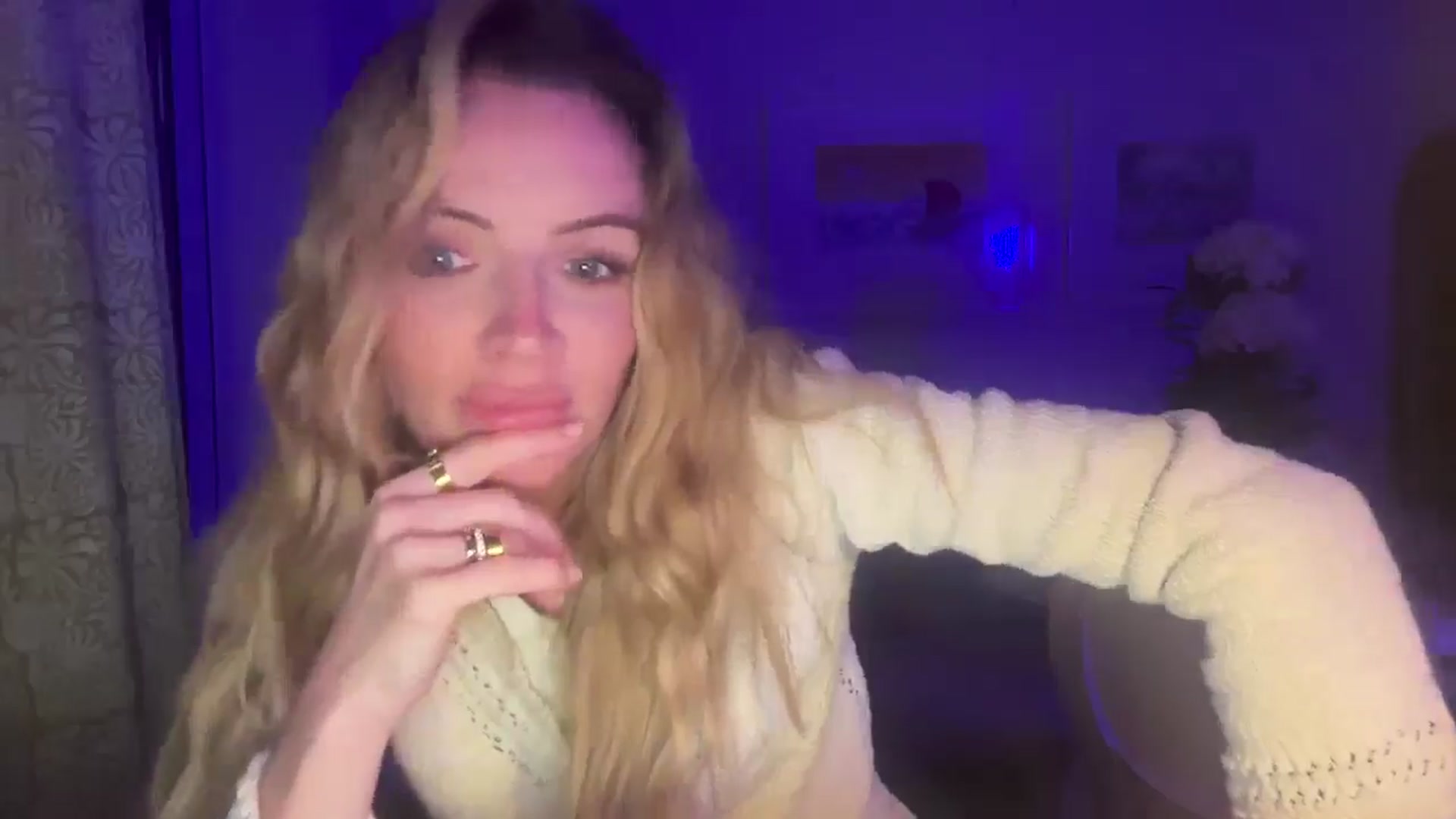 Gallery image thumbnail from Courtney's myfreecams stream on, 08/20/2025, 21:25 image 8 of 20