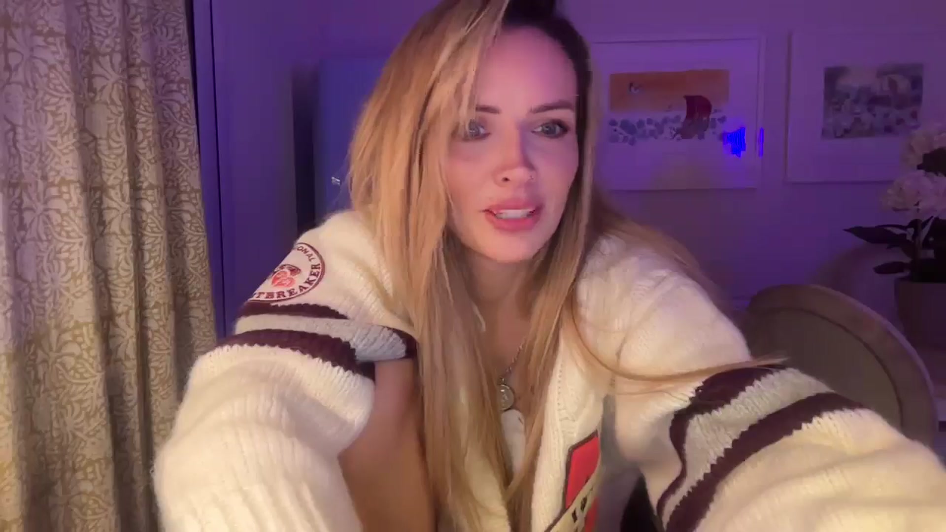 Gallery image thumbnail from Courtney's myfreecams stream on, 08/29/2025, 23:05 image 5 of 20