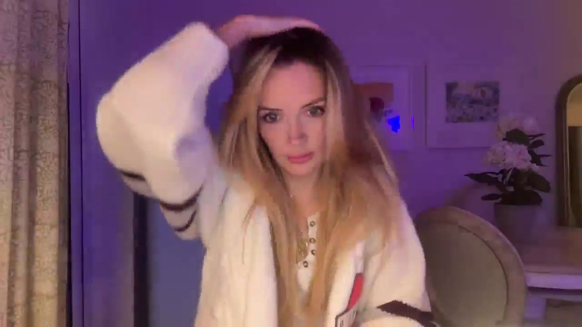 Gallery image thumbnail from Courtney's myfreecams stream on, 08/29/2025, 23:05 image 16 of 20