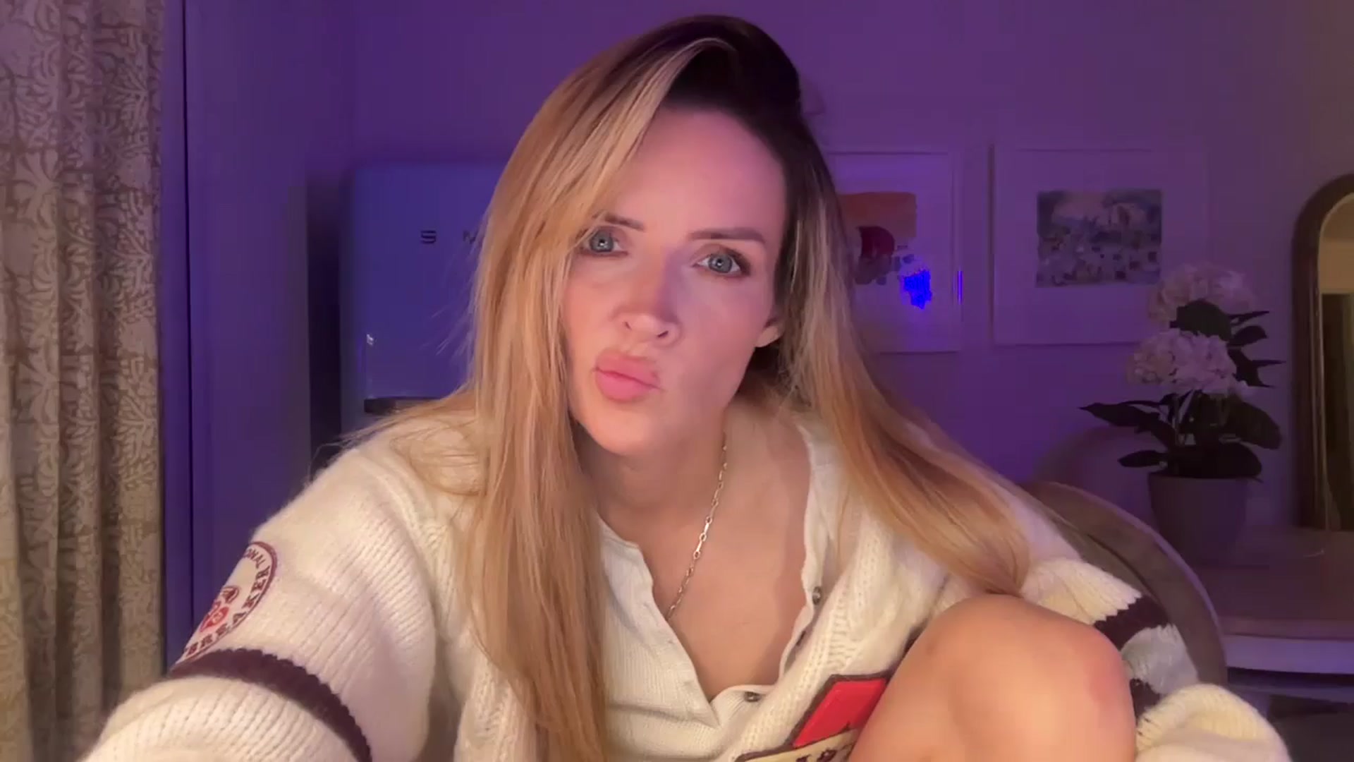 Gallery image thumbnail from Courtney's myfreecams stream on, 08/29/2025, 23:05 image 18 of 20