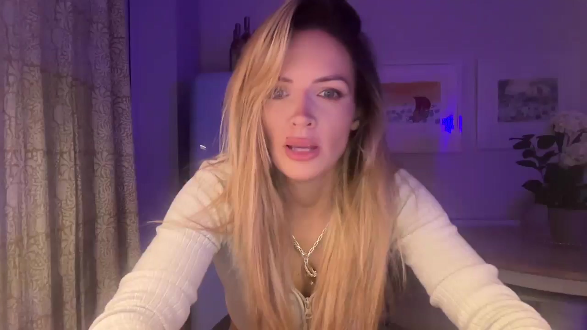 Gallery image thumbnail from Courtney's myfreecams stream on, 09/05/2025, 23:26 image 3 of 20